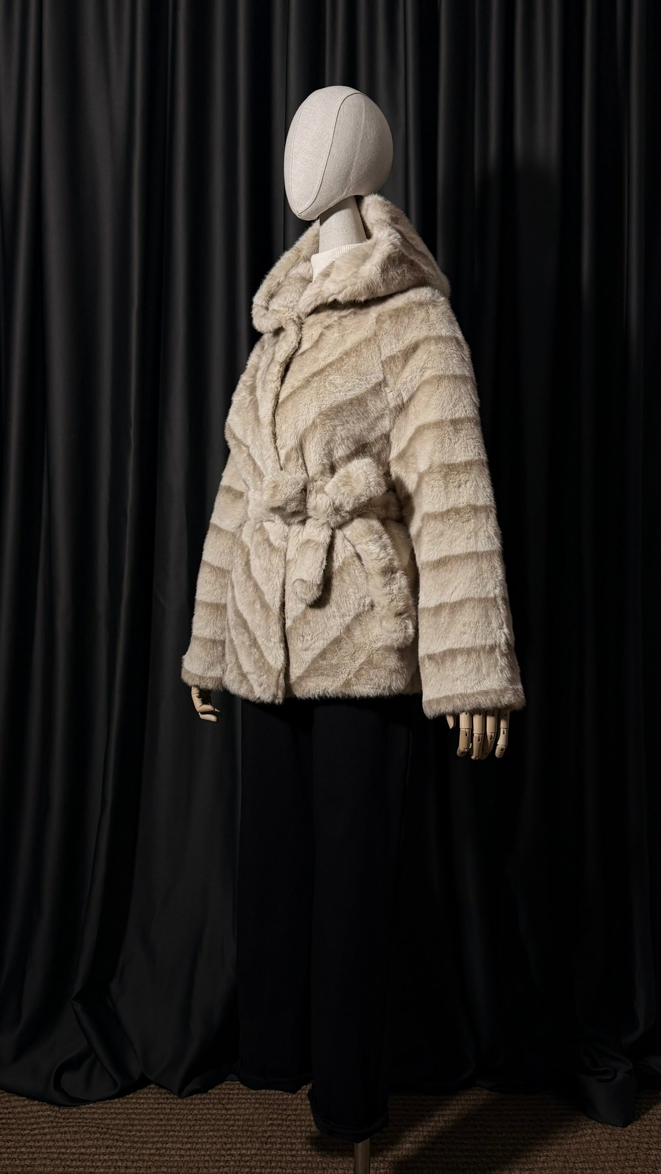 Krem Kapüşonlu Kürk Kaban