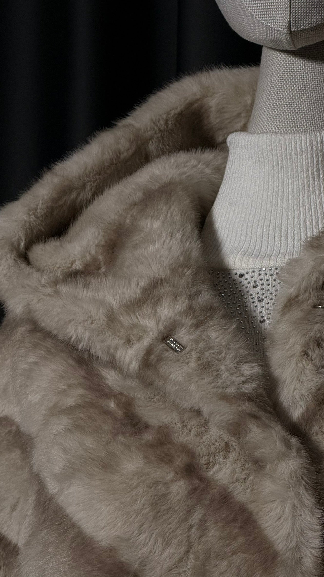 Krem Kapüşonlu Kürk Kaban