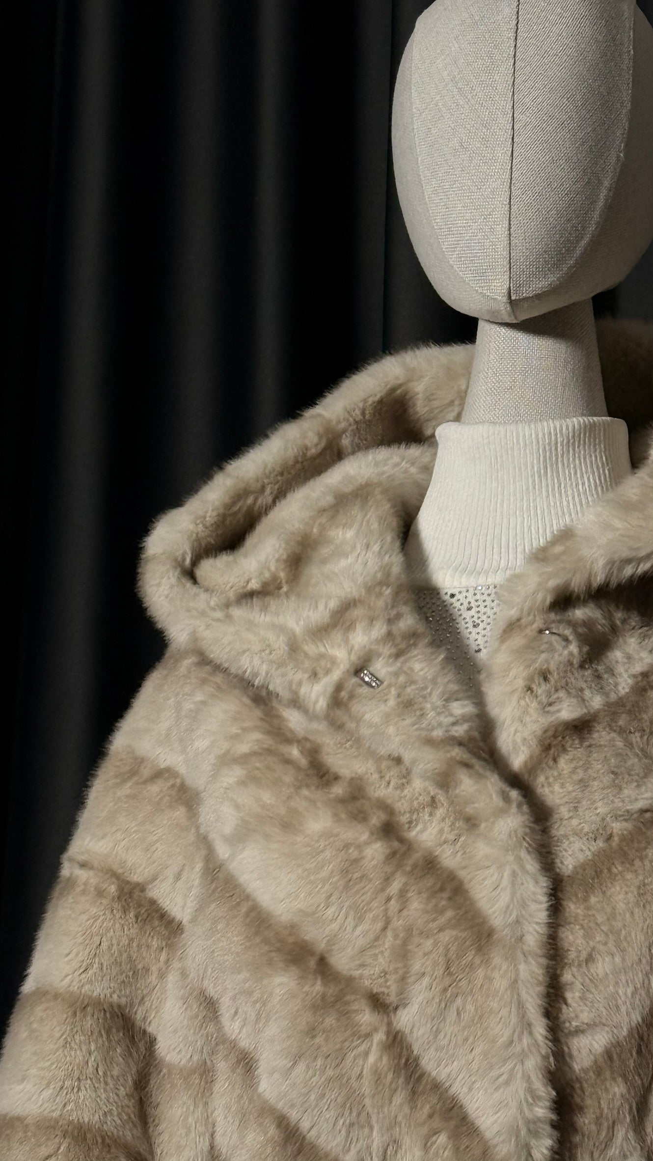 Krem Kapüşonlu Kürk Kaban