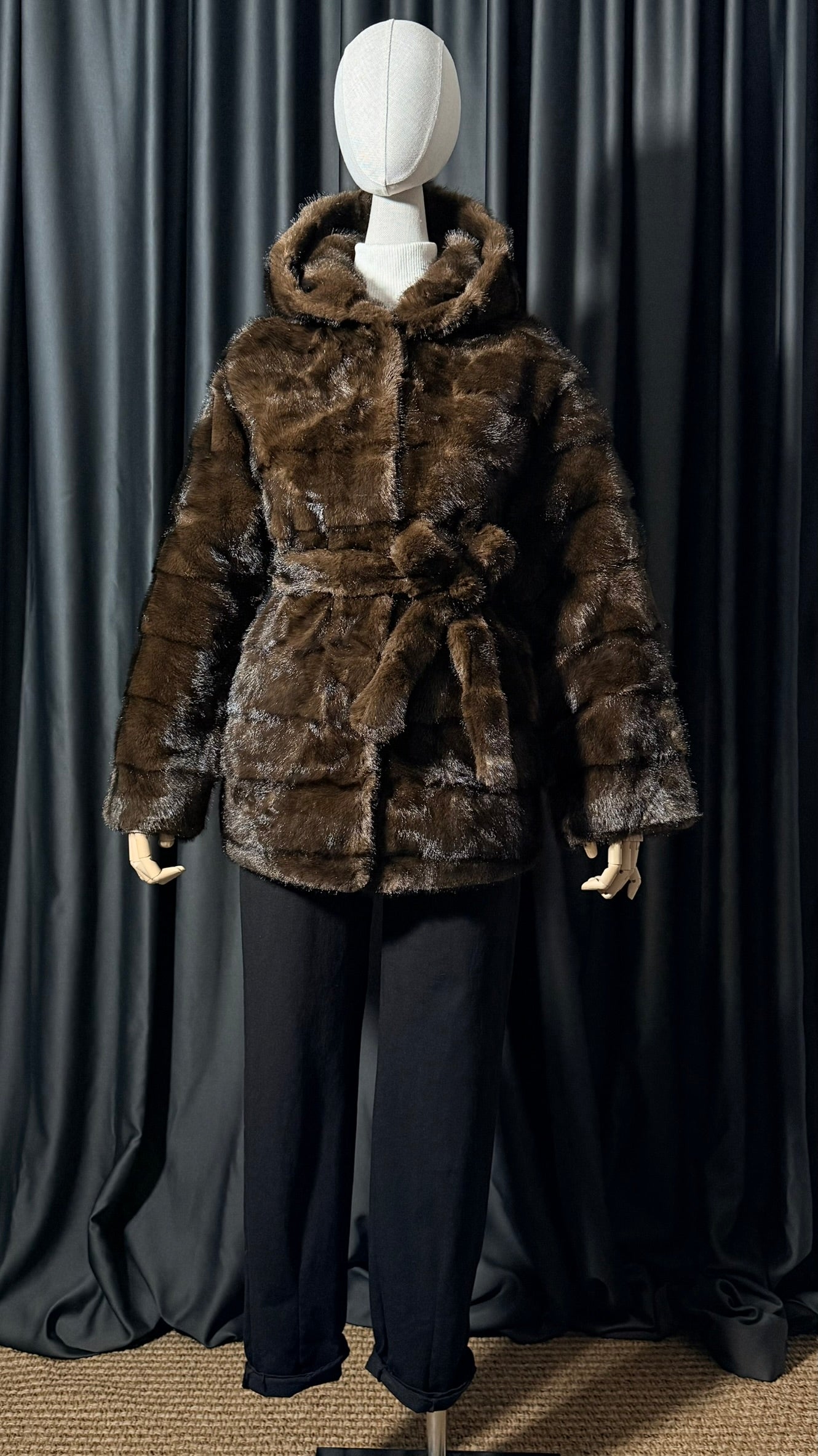 Kahverengi Kapüşonlu Kürk Kaban