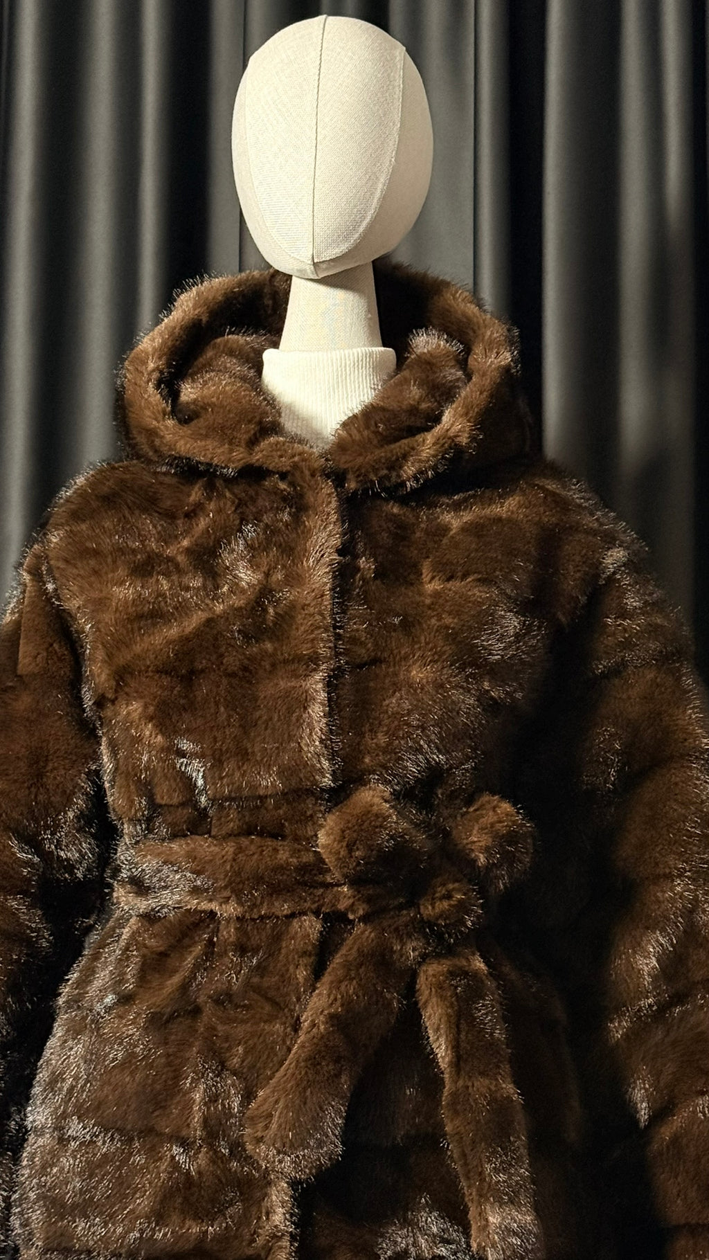 Kahverengi Kapüşonlu Kürk Kaban