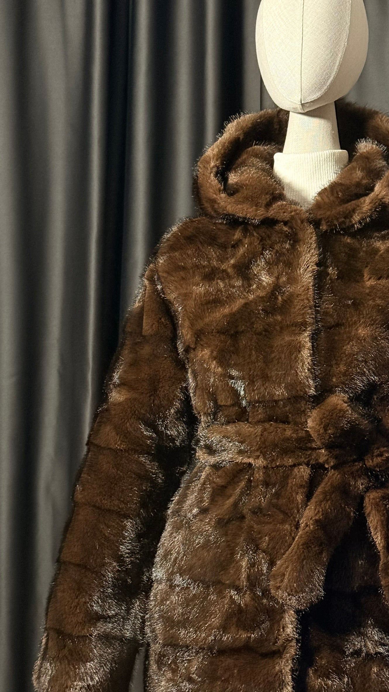 Kahverengi Kapüşonlu Kürk Kaban