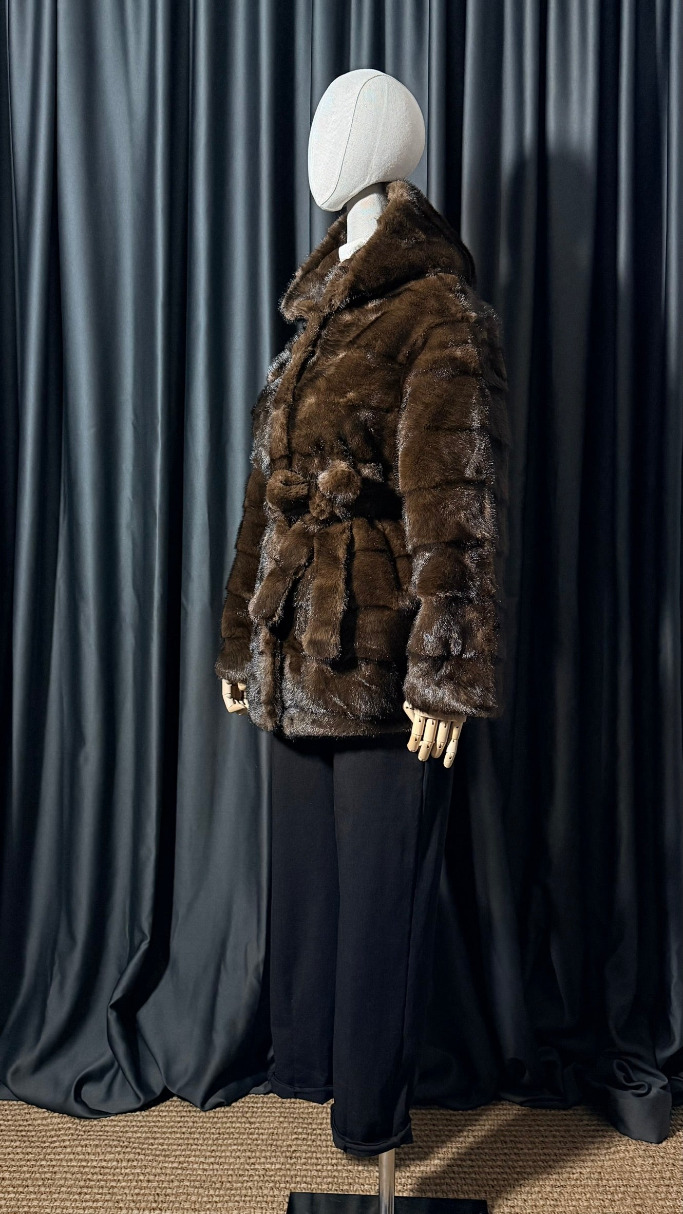 Kahverengi Kapüşonlu Kürk Kaban