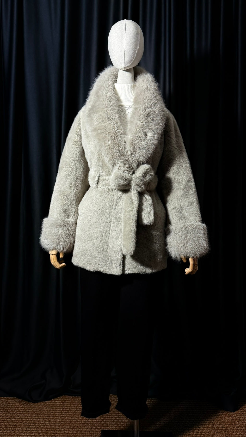 Gri Kuşaklı Kürk Kaban