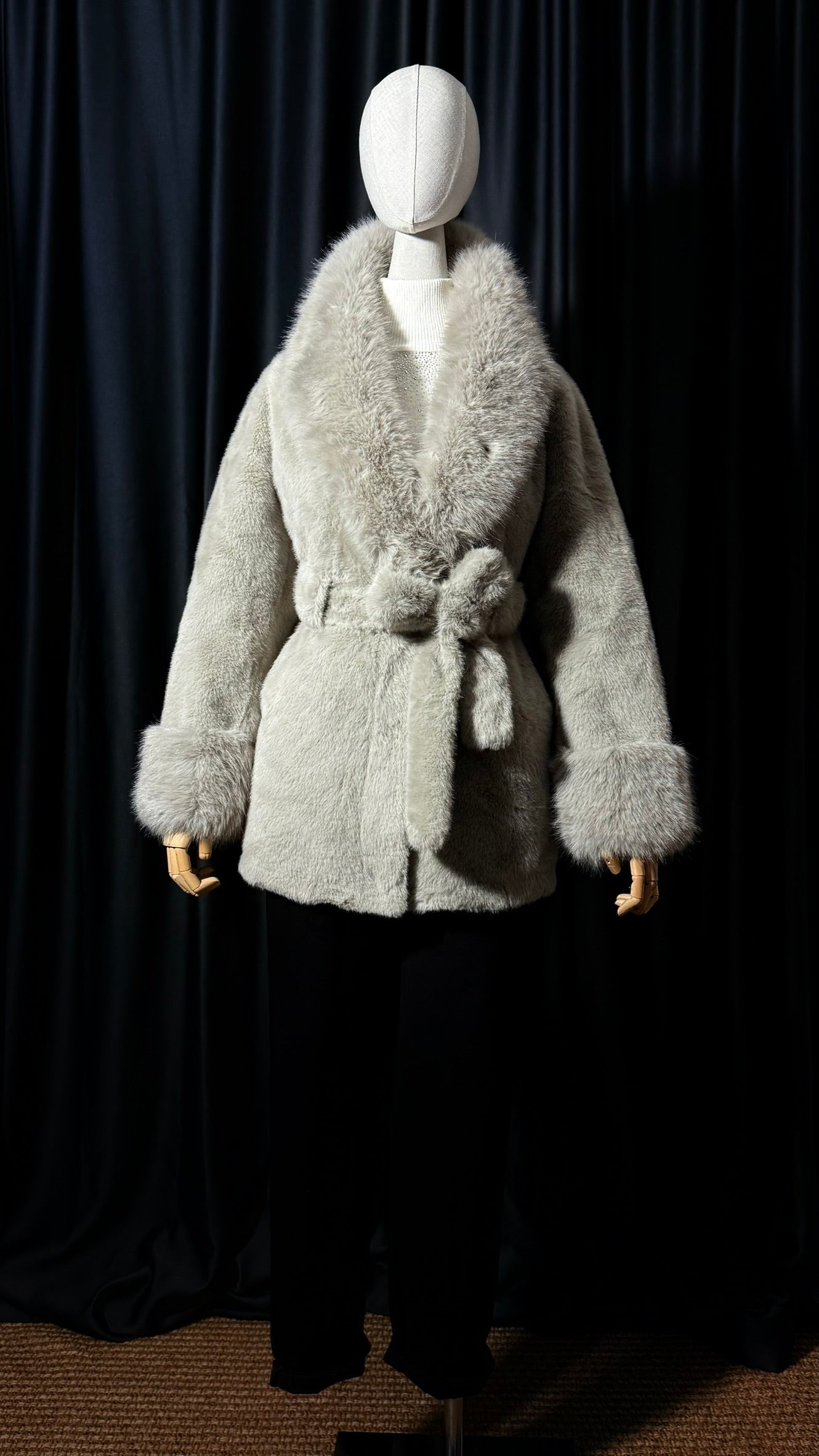 Gri Kuşaklı Kürk Kaban