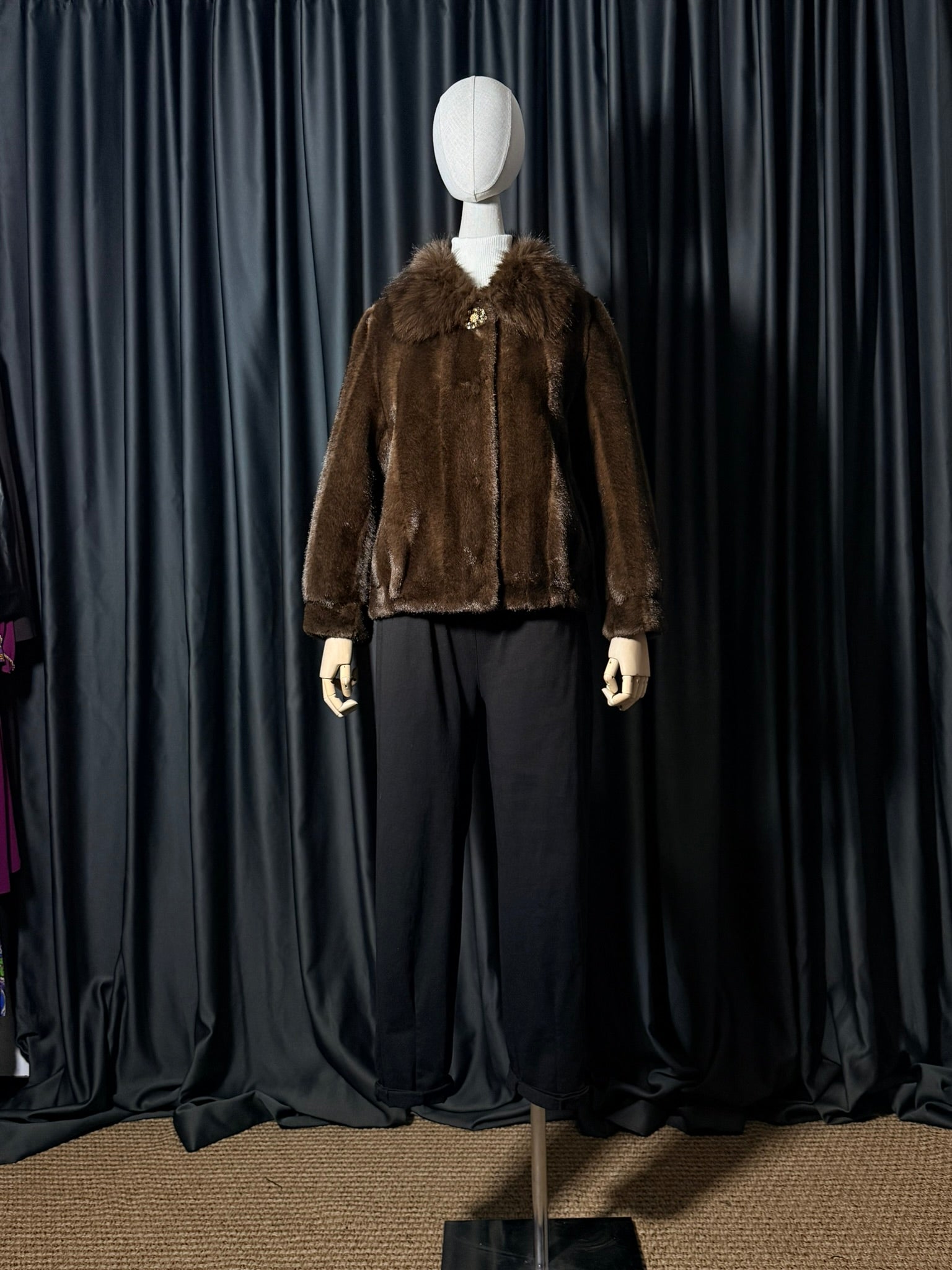 Kahverengi Taş Düğmeli Kürk Ceket