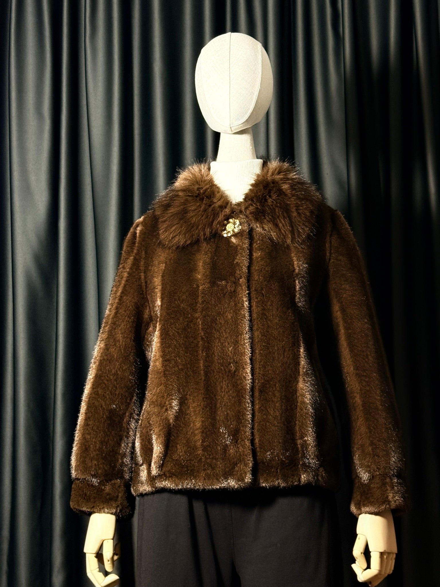 Kahverengi Taş Düğmeli Kürk Ceket