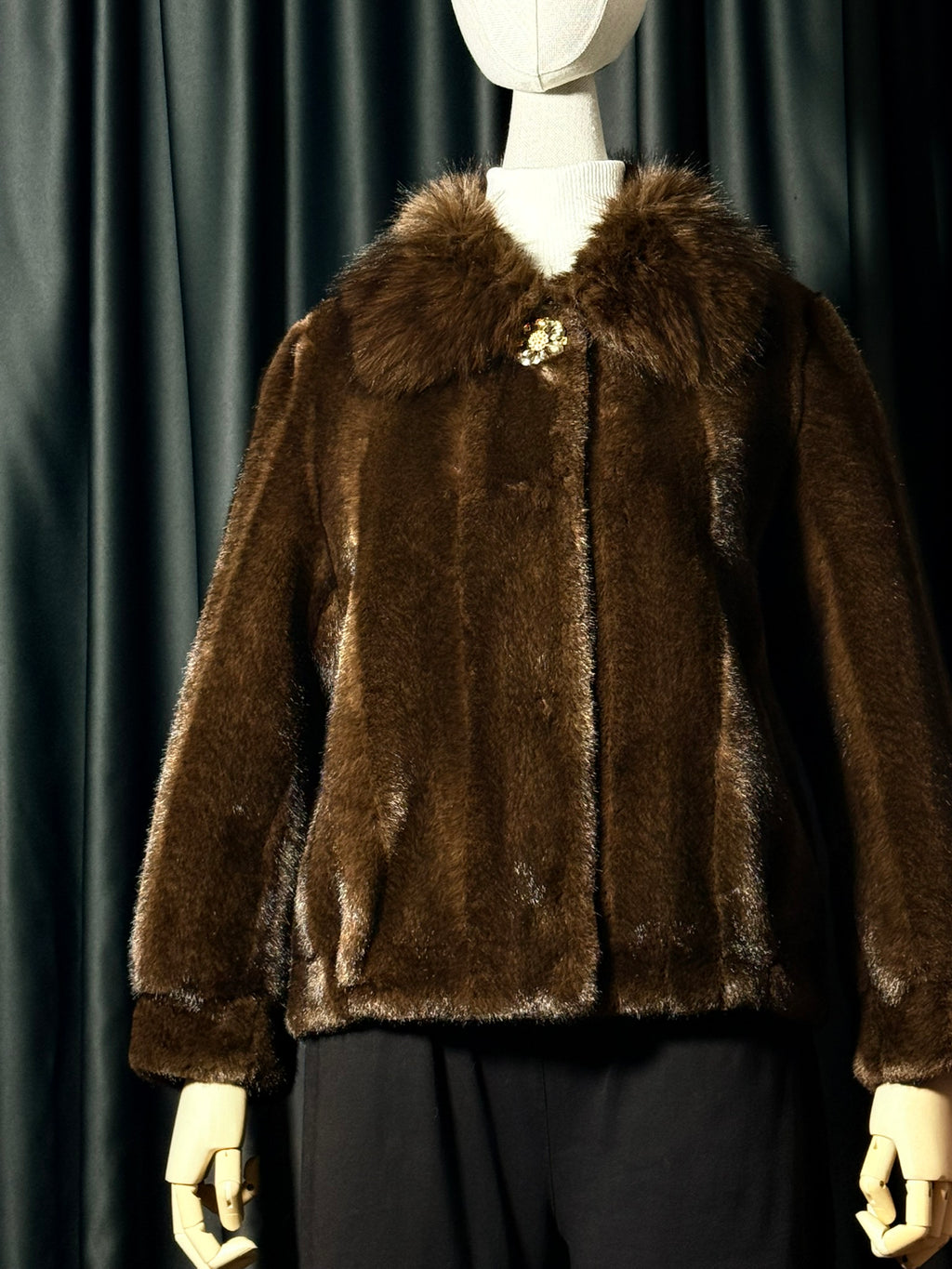 Kahverengi Taş Düğmeli Kürk Ceket