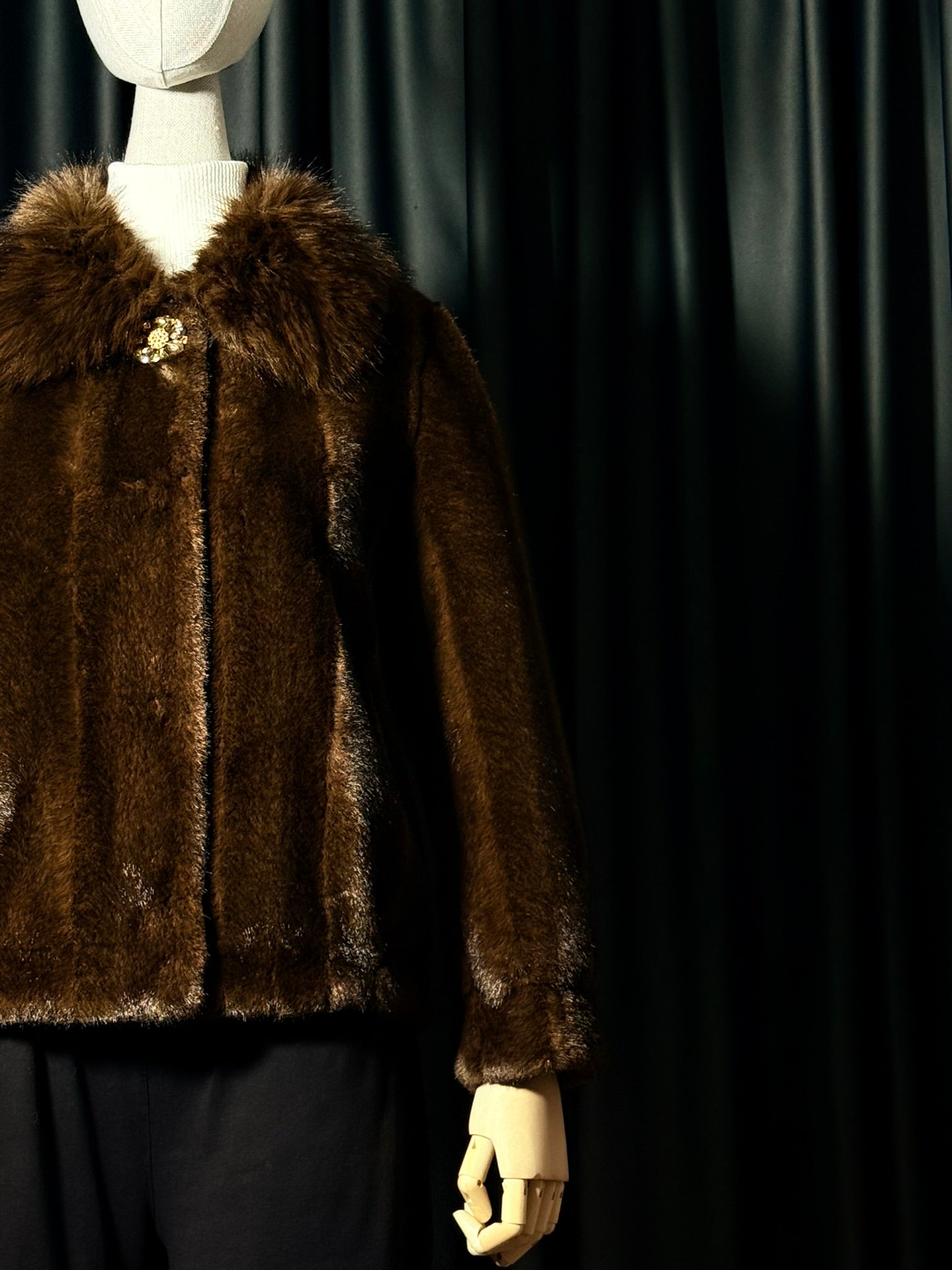 Kahverengi Taş Düğmeli Kürk Ceket