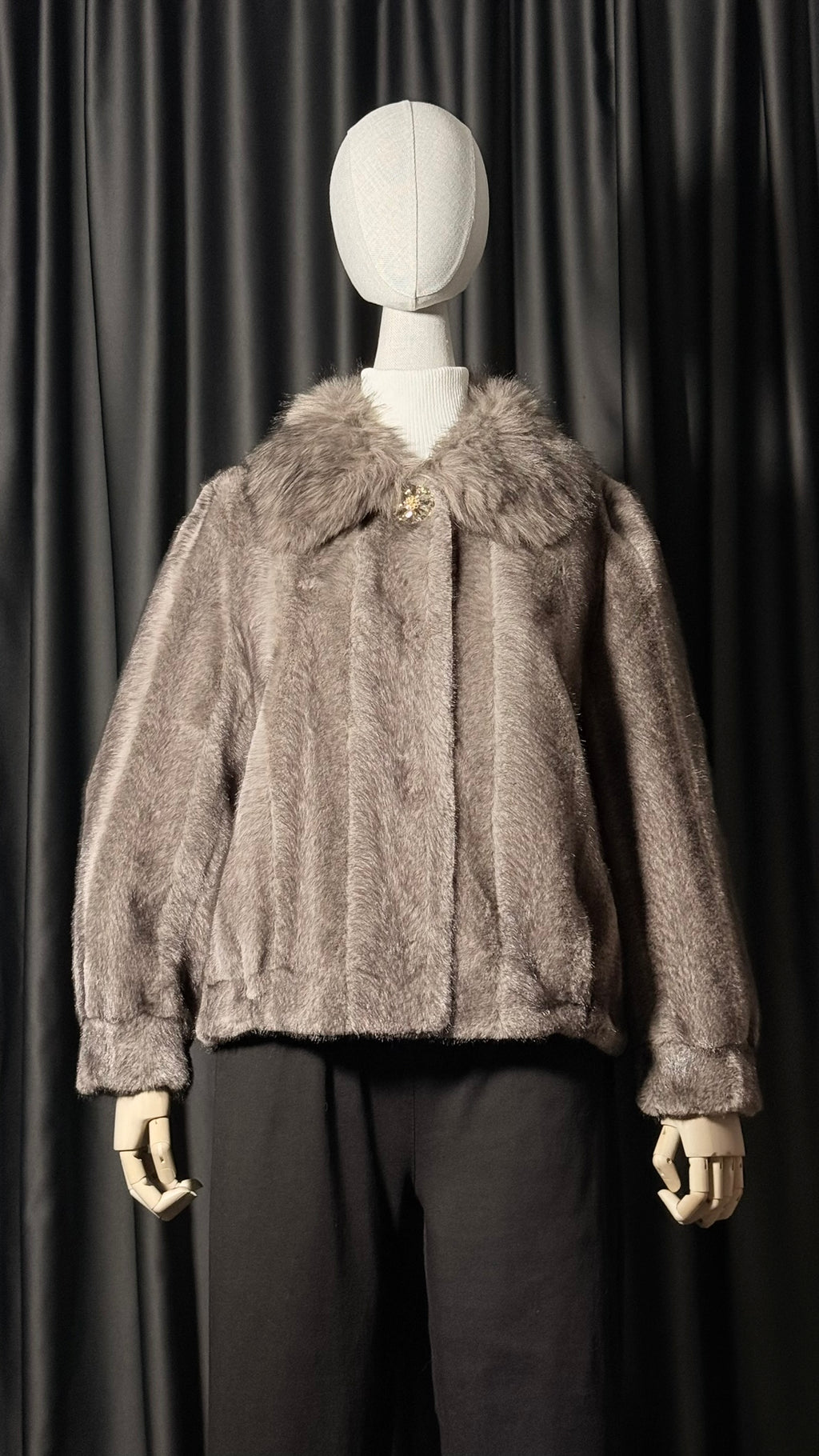 Gri Taş Düğmeli Kürk Ceket