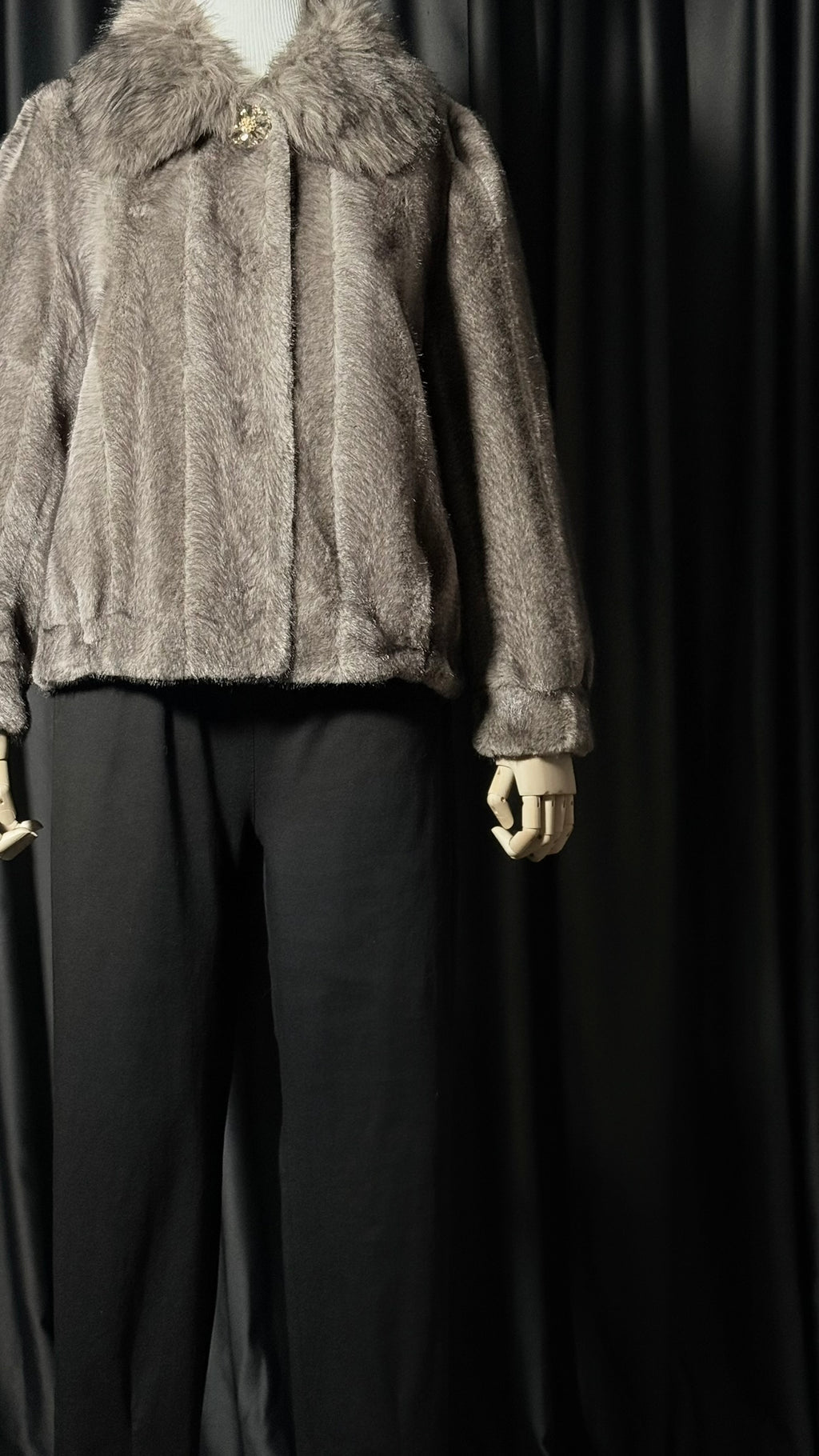 Gri Taş Düğmeli Kürk Ceket