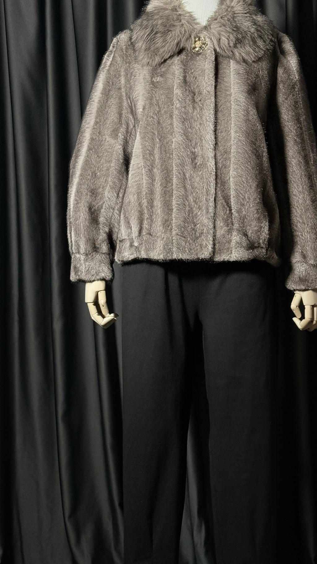 Gri Taş Düğmeli Kürk Ceket