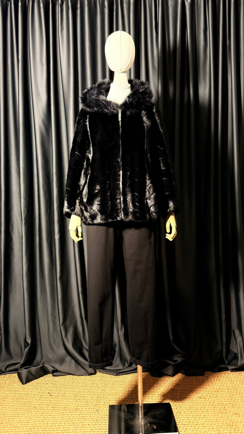 Kapüşonlu Siyah Kısa Suni Kürk Mont - Fermuarlı