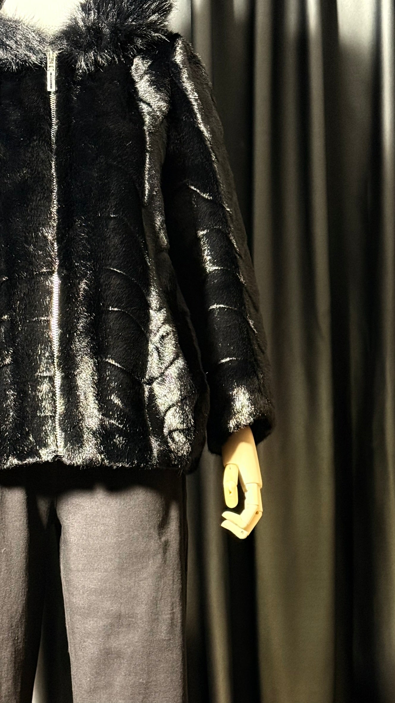 Kapüşonlu Siyah Kısa Suni Kürk Mont - Fermuarlı