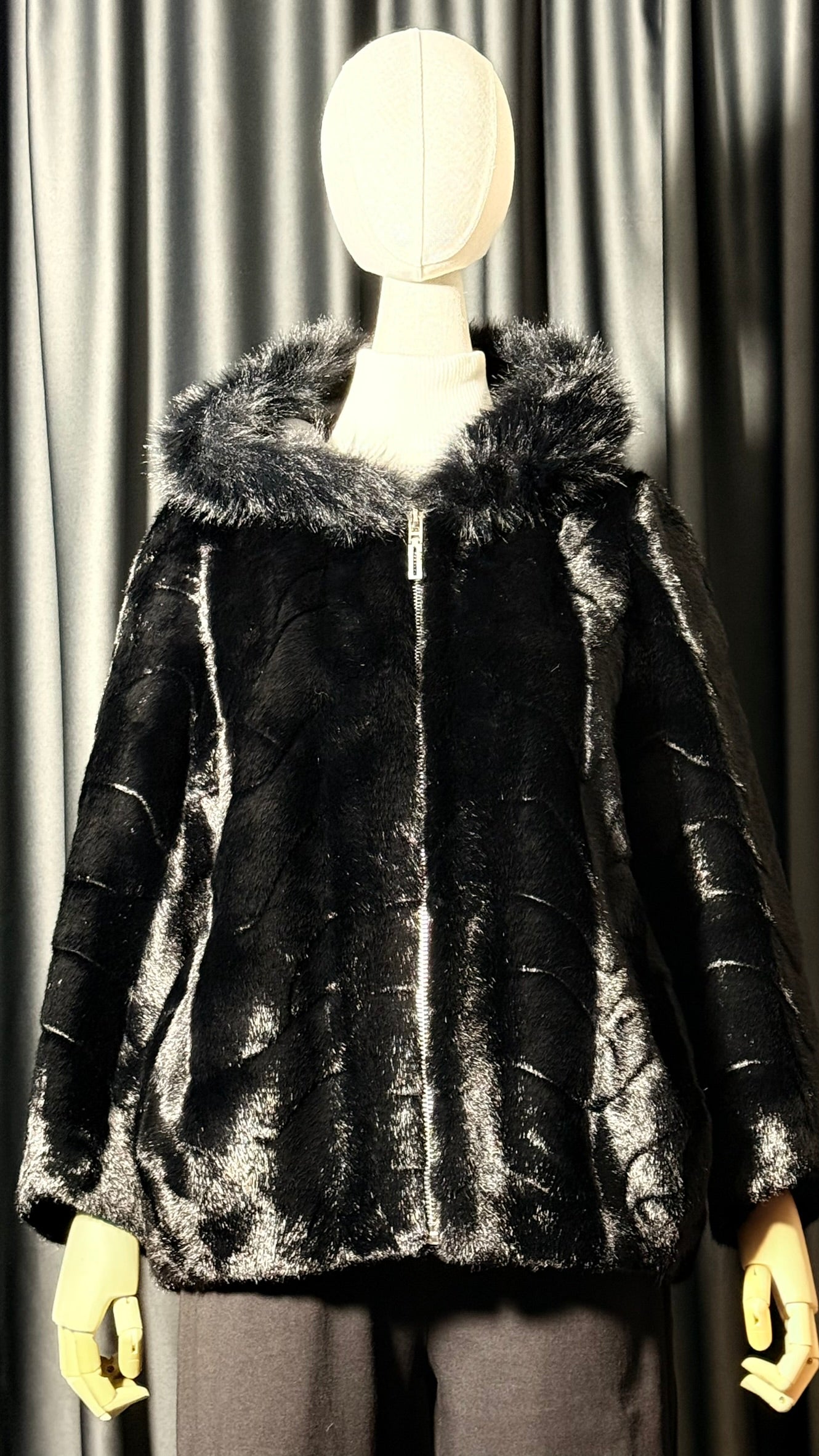 Kapüşonlu Siyah Kısa Suni Kürk Mont - Fermuarlı