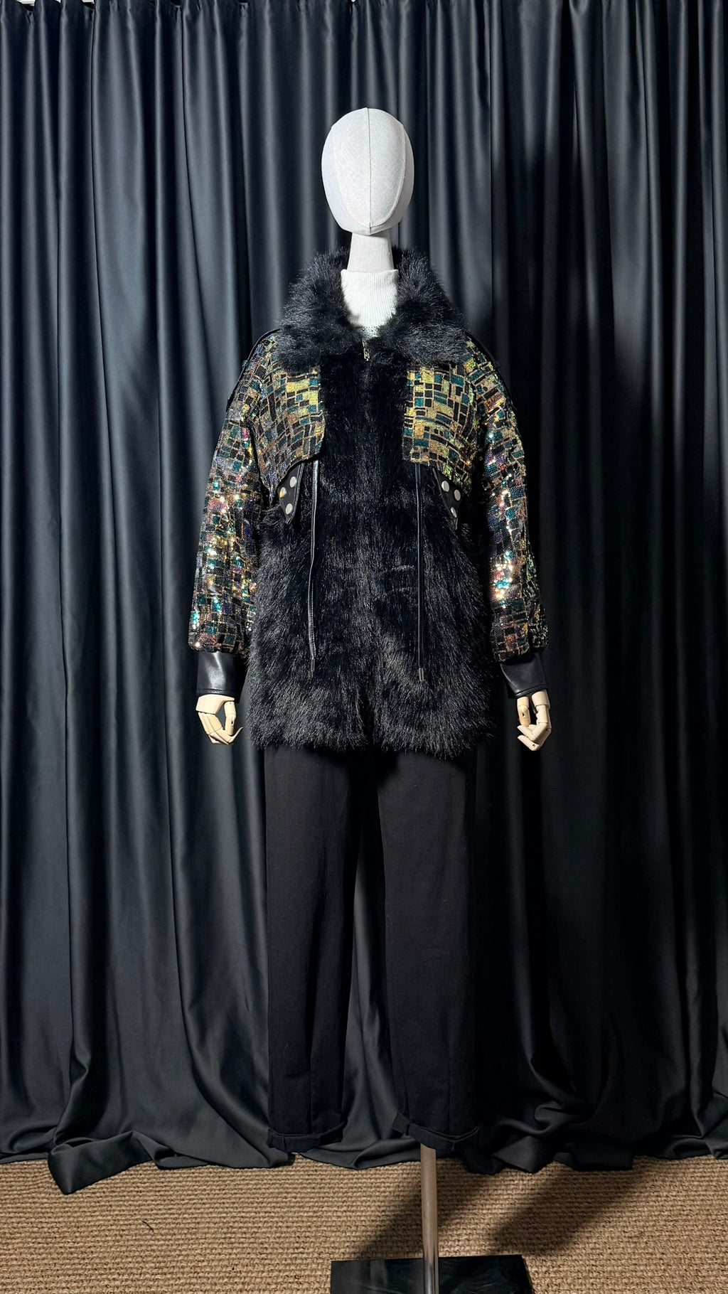 Siyah Payet Bloklu Suni Kürk Ceket