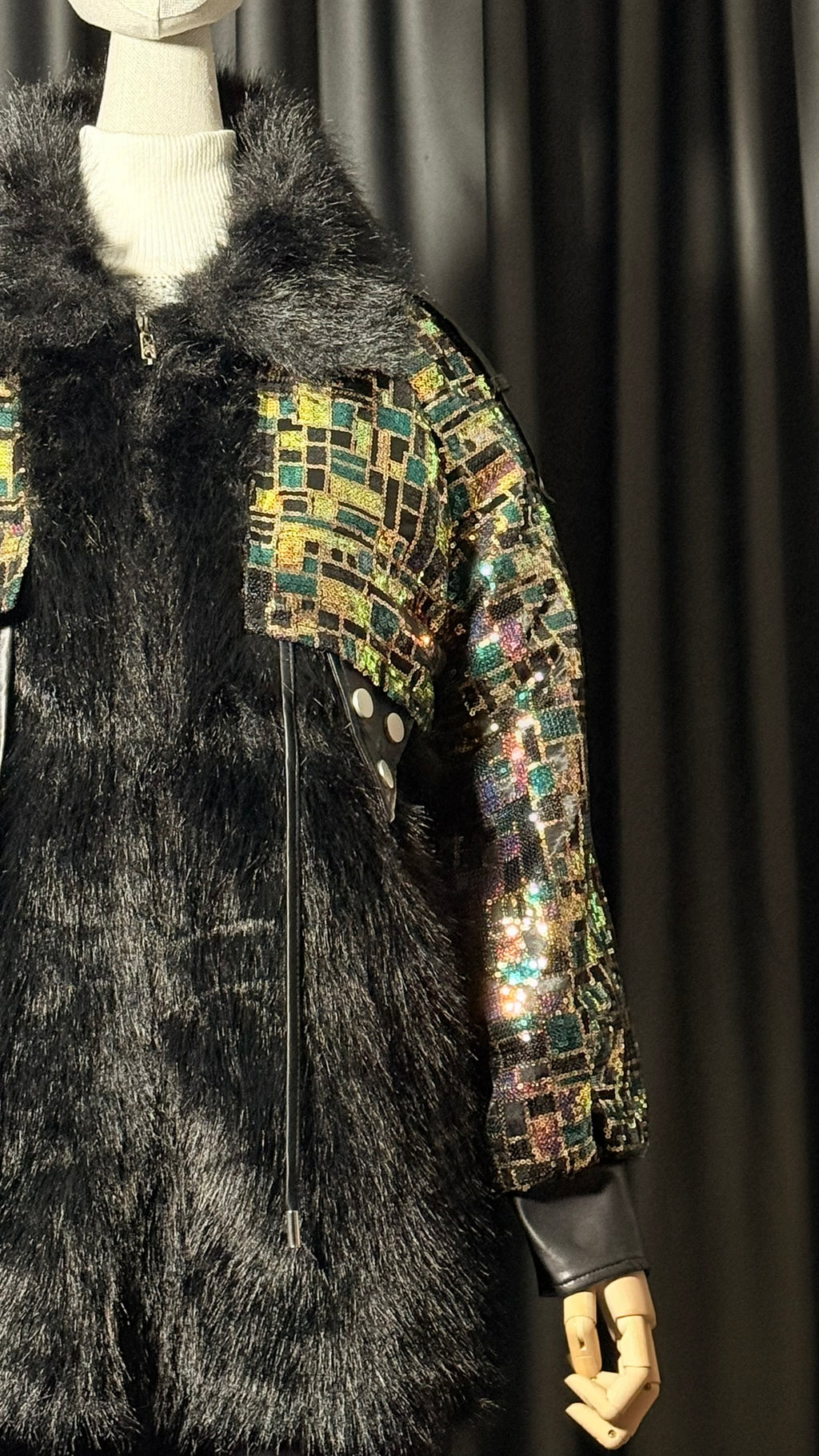 Siyah Payet Bloklu Suni Kürk Ceket