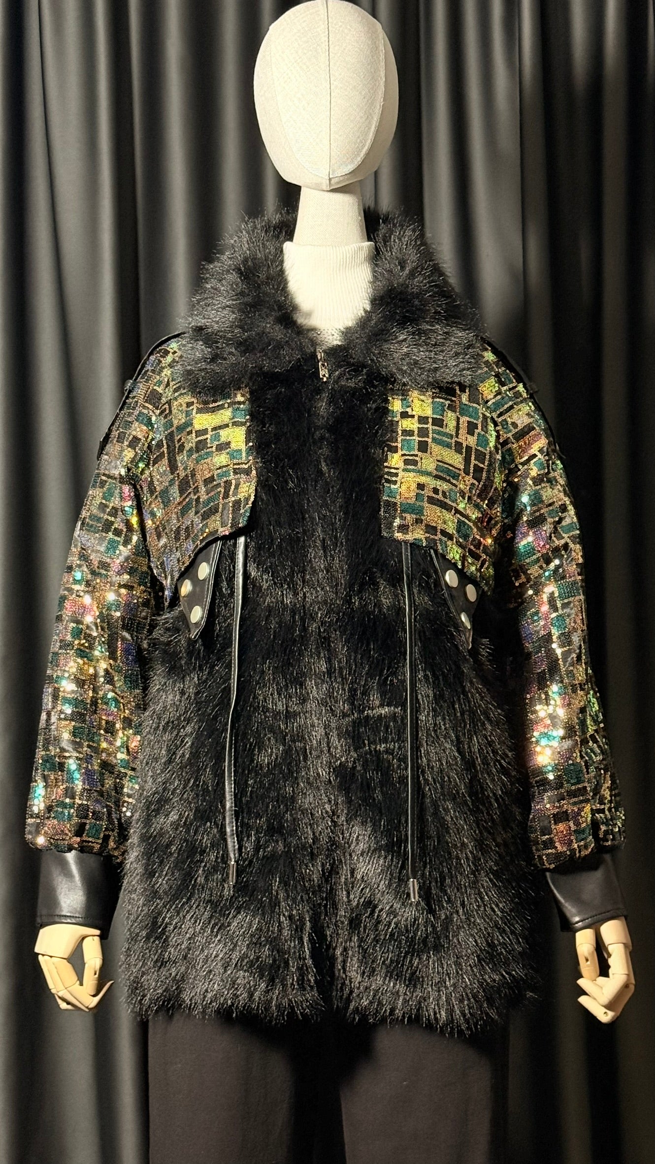 Siyah Payet Bloklu Suni Kürk Ceket