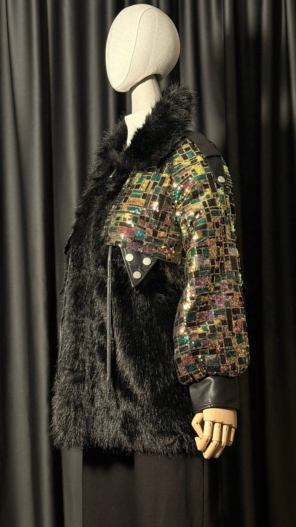 Siyah Payet Bloklu Suni Kürk Ceket