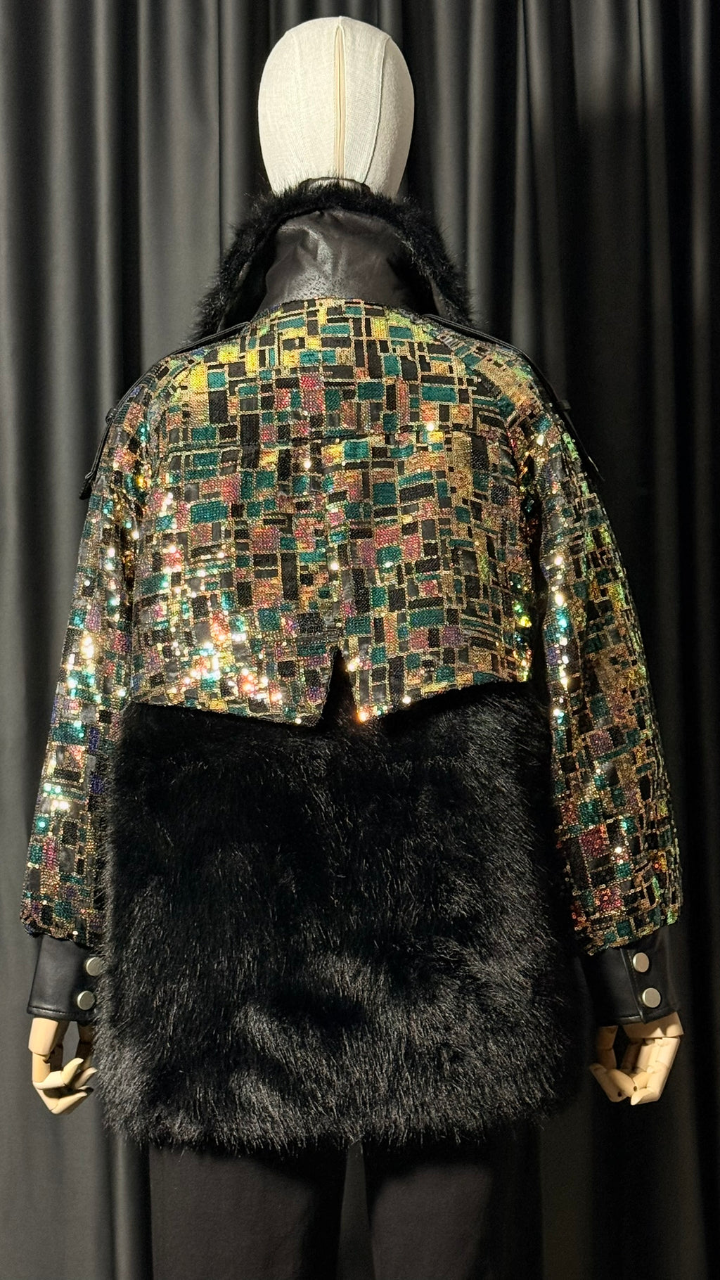 Siyah Payet Bloklu Suni Kürk Ceket