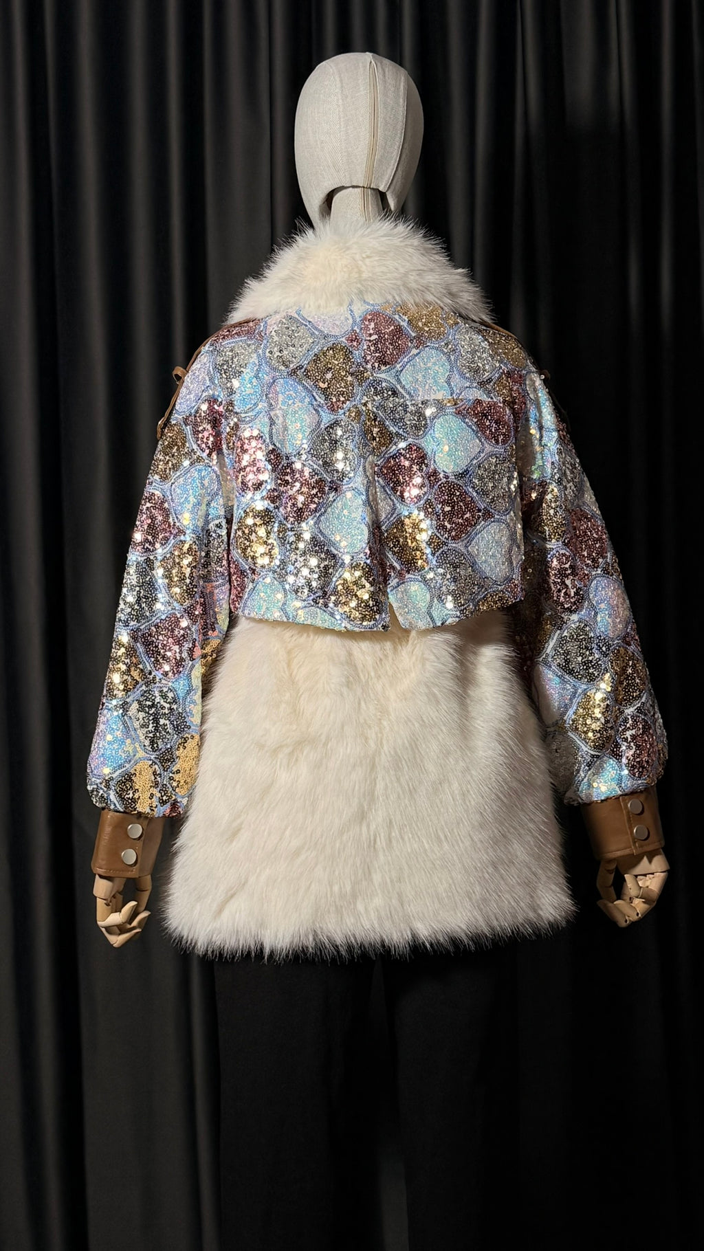 İri Payetli Beyaz Suni Kürk Panço Ceket