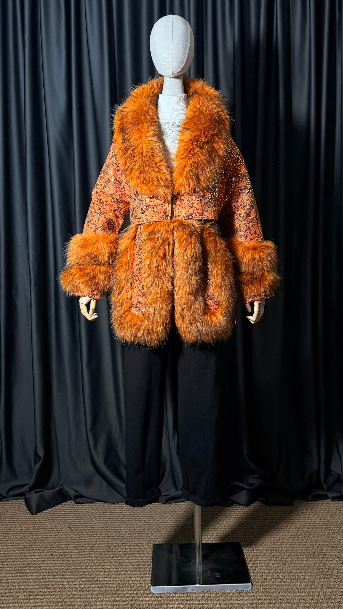 Turuncu Kürk Yakalı Payetli Kemerli Kaban