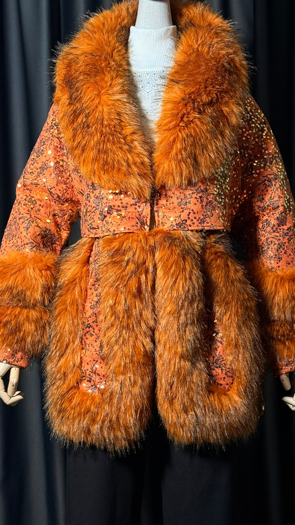Turuncu Kürk Yakalı Payetli Kemerli Kaban