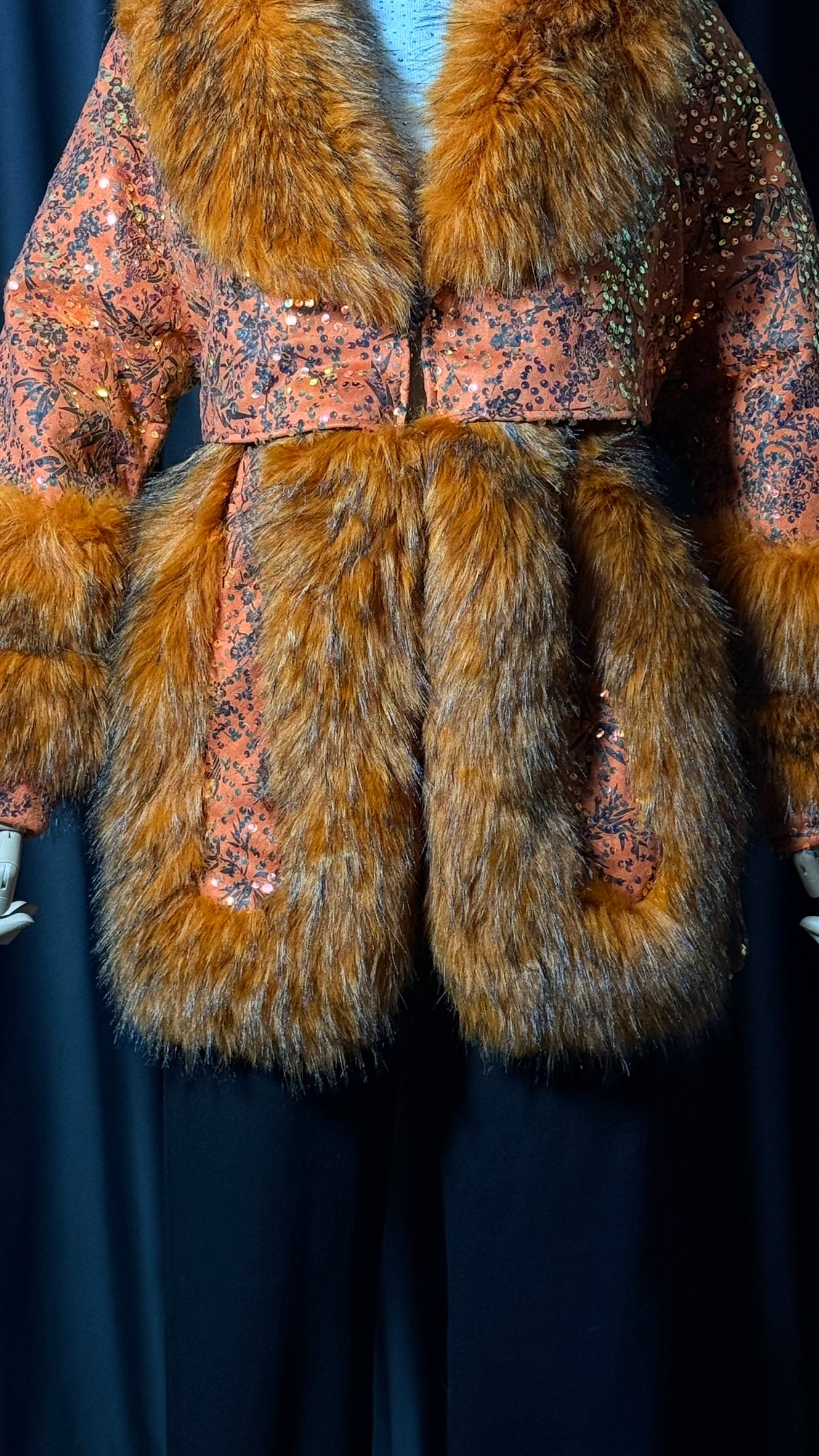 Turuncu Kürk Yakalı Payetli Kemerli Kaban