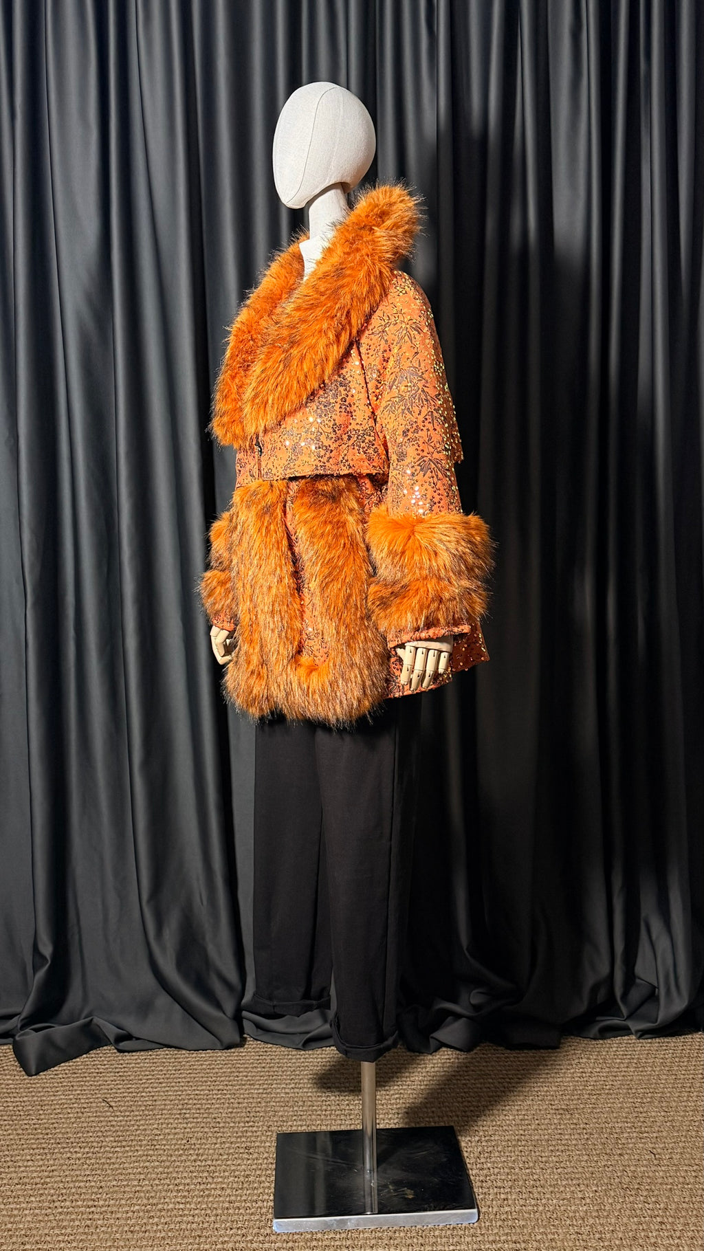 Turuncu Kürk Yakalı Payetli Kemerli Kaban