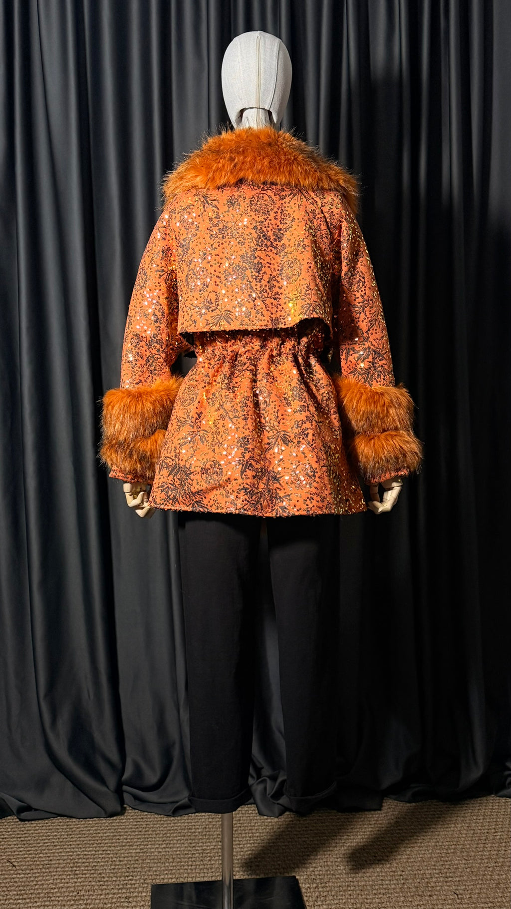 Turuncu Kürk Yakalı Payetli Kemerli Kaban