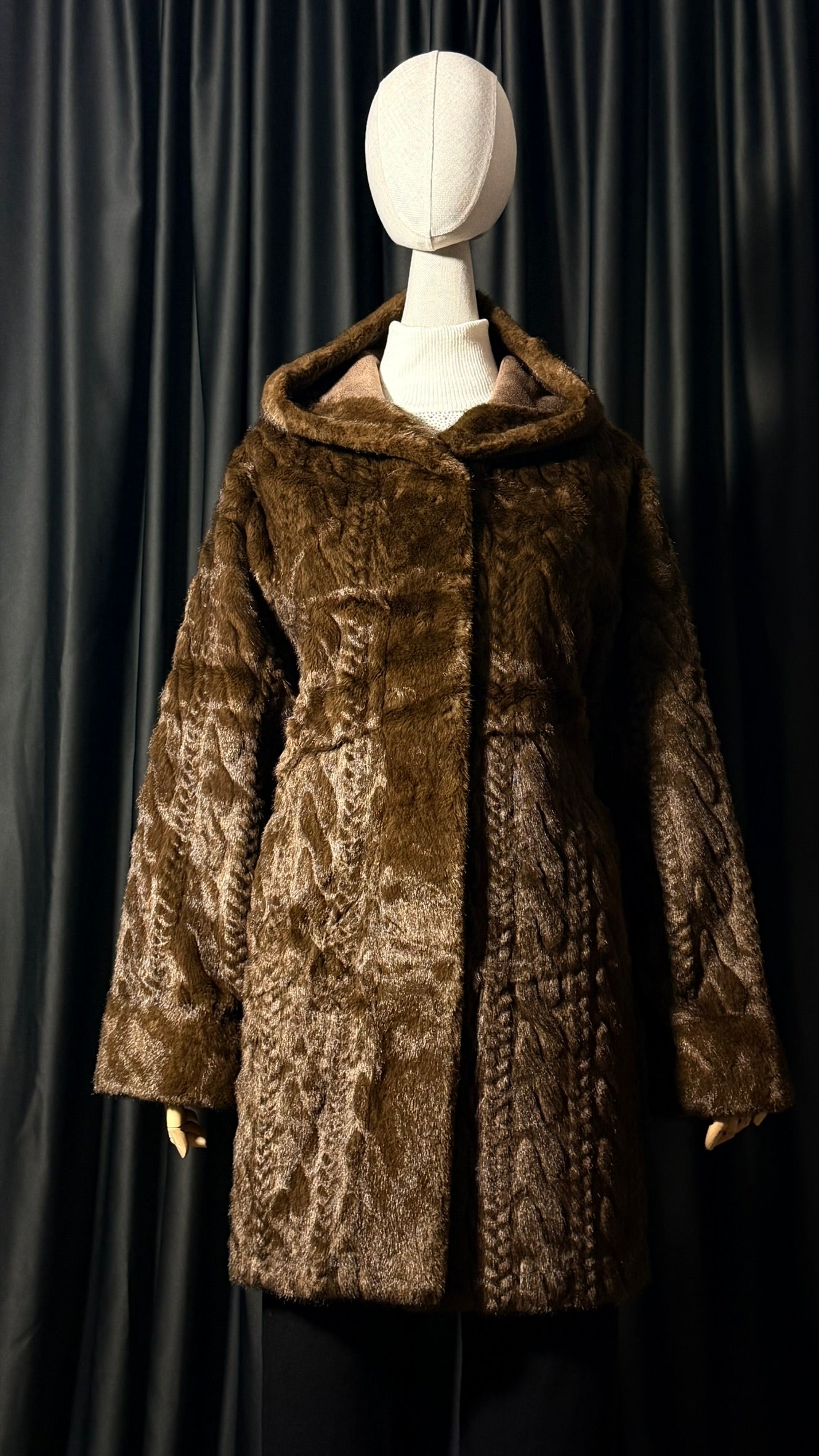 Kahverengi Kapüşonlu Kürk Mont – Kısa Model