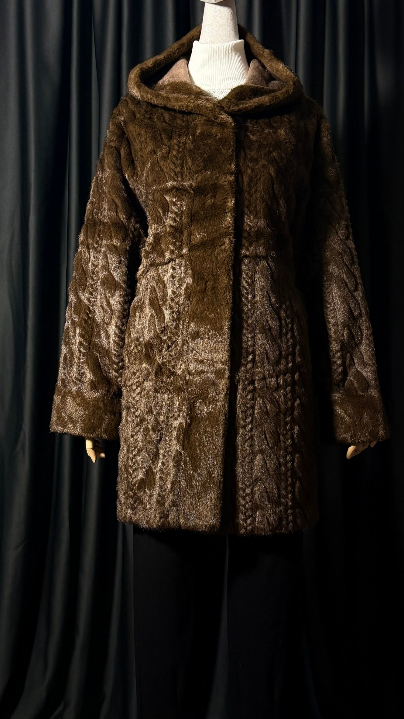 Kahverengi Kapüşonlu Kürk Mont – Kısa Model