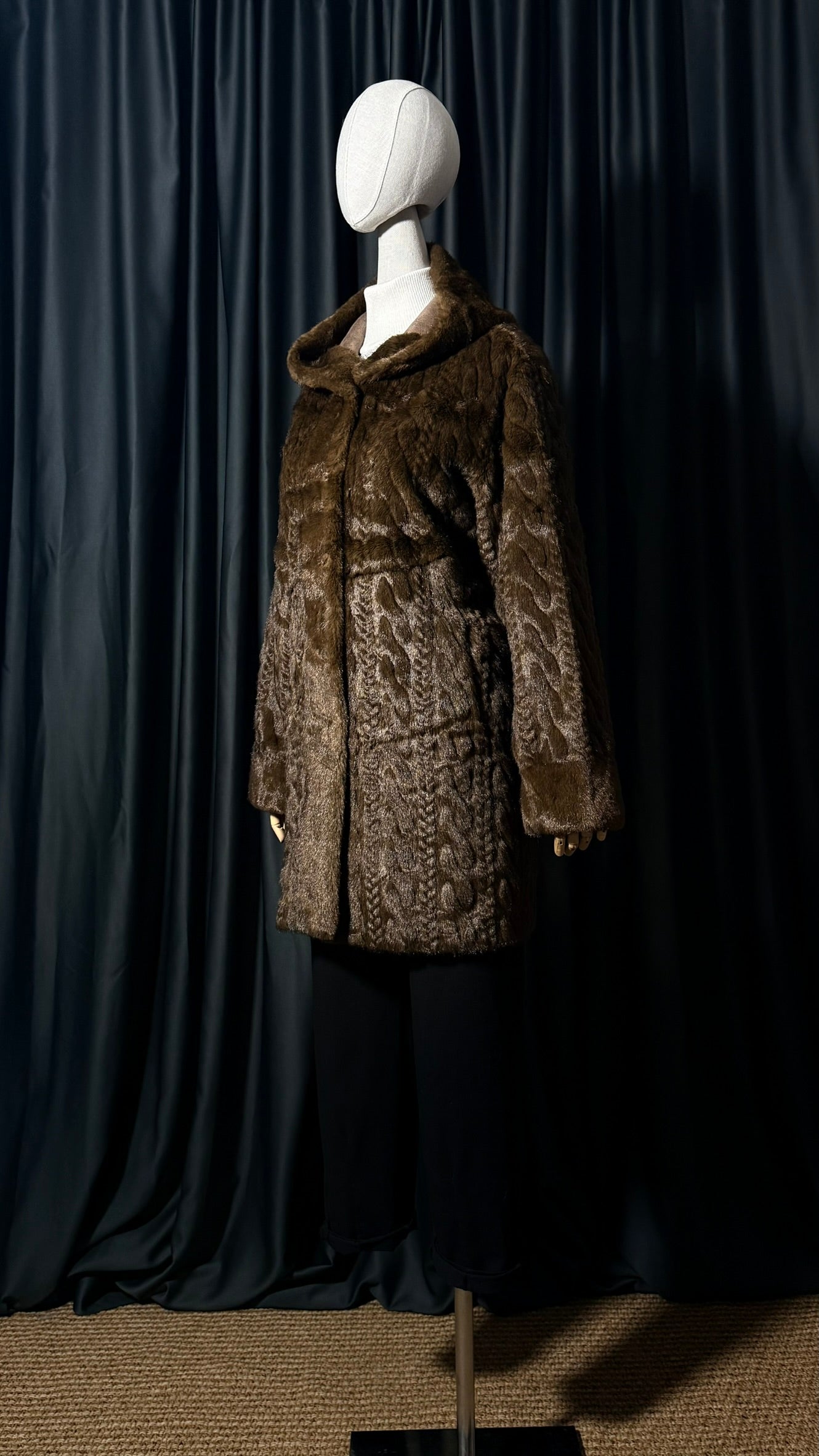 Kahverengi Kapüşonlu Kürk Mont – Kısa Model