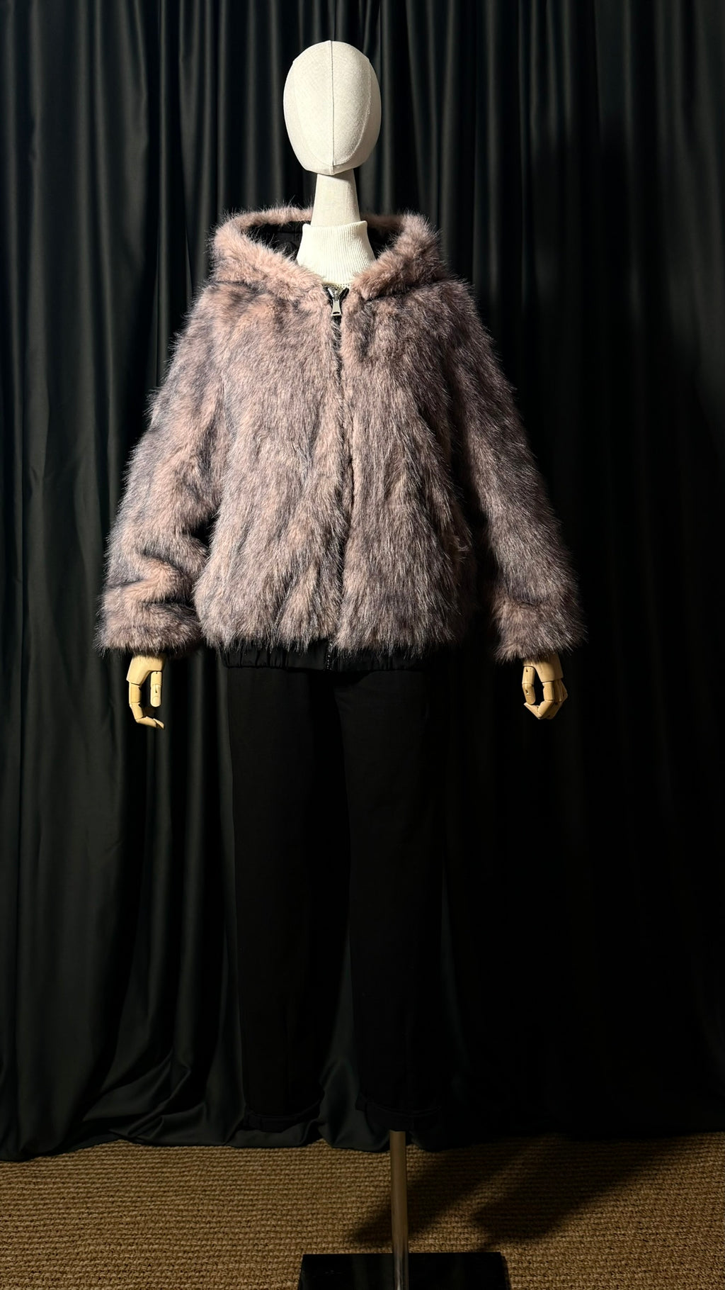 Gri Kapüşonlu Kürk Mont – Yumuşak Dokulu-Çift Taraflı