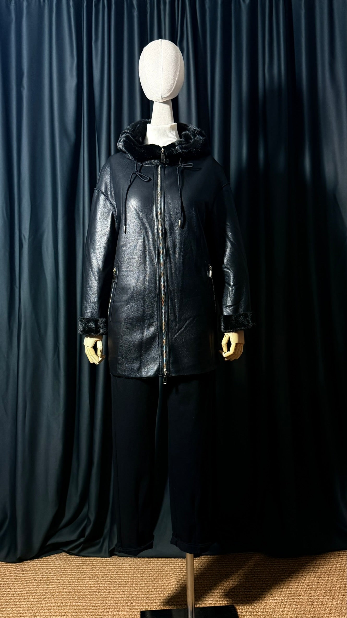 Siyah Deri Görünümlü Kürk Mont – Fermuarlı- Çift Taraflı