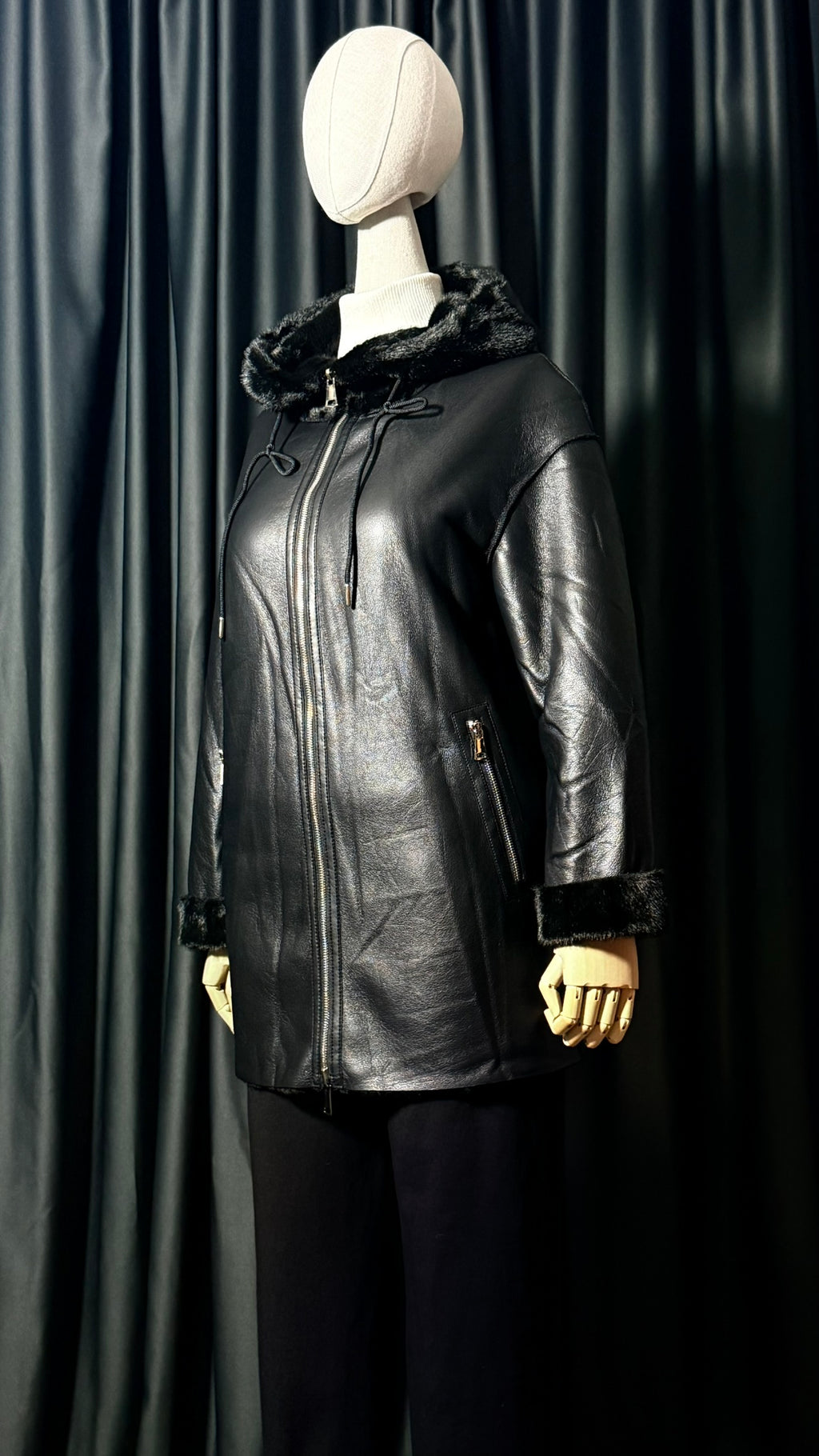 Siyah Deri Görünümlü Kürk Mont – Fermuarlı- Çift Taraflı