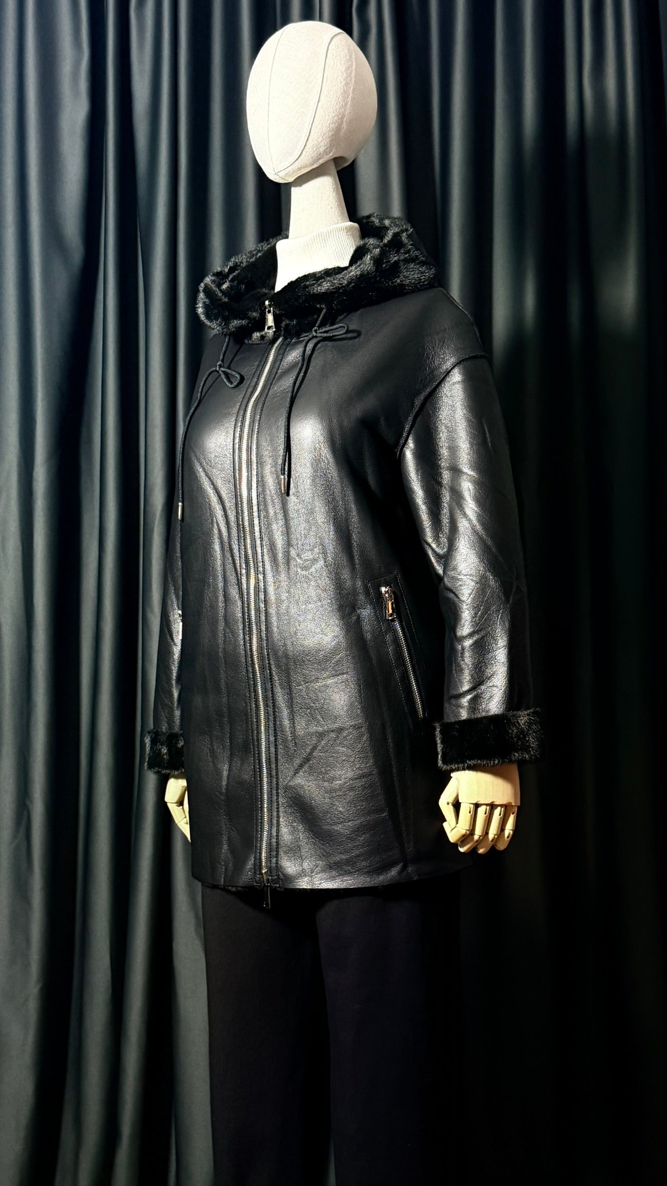 Siyah Deri Görünümlü Kürk Mont – Fermuarlı- Çift Taraflı