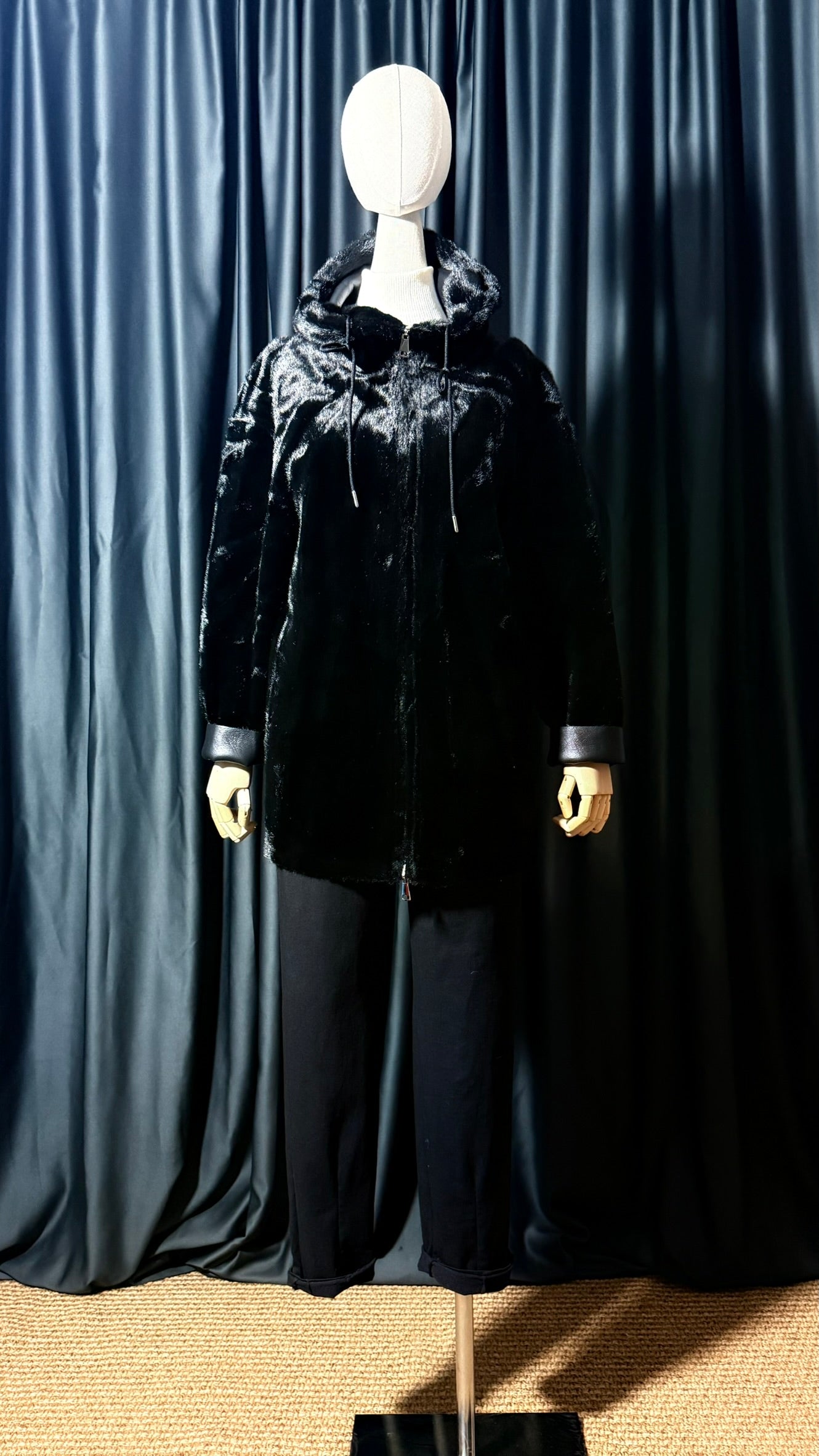 Siyah Deri Görünümlü Kürk Mont – Fermuarlı- Çift Taraflı