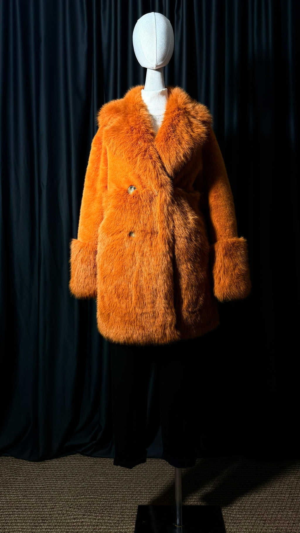 Turuncu Kürk Mont – Çift Düğmeli Kısa Model