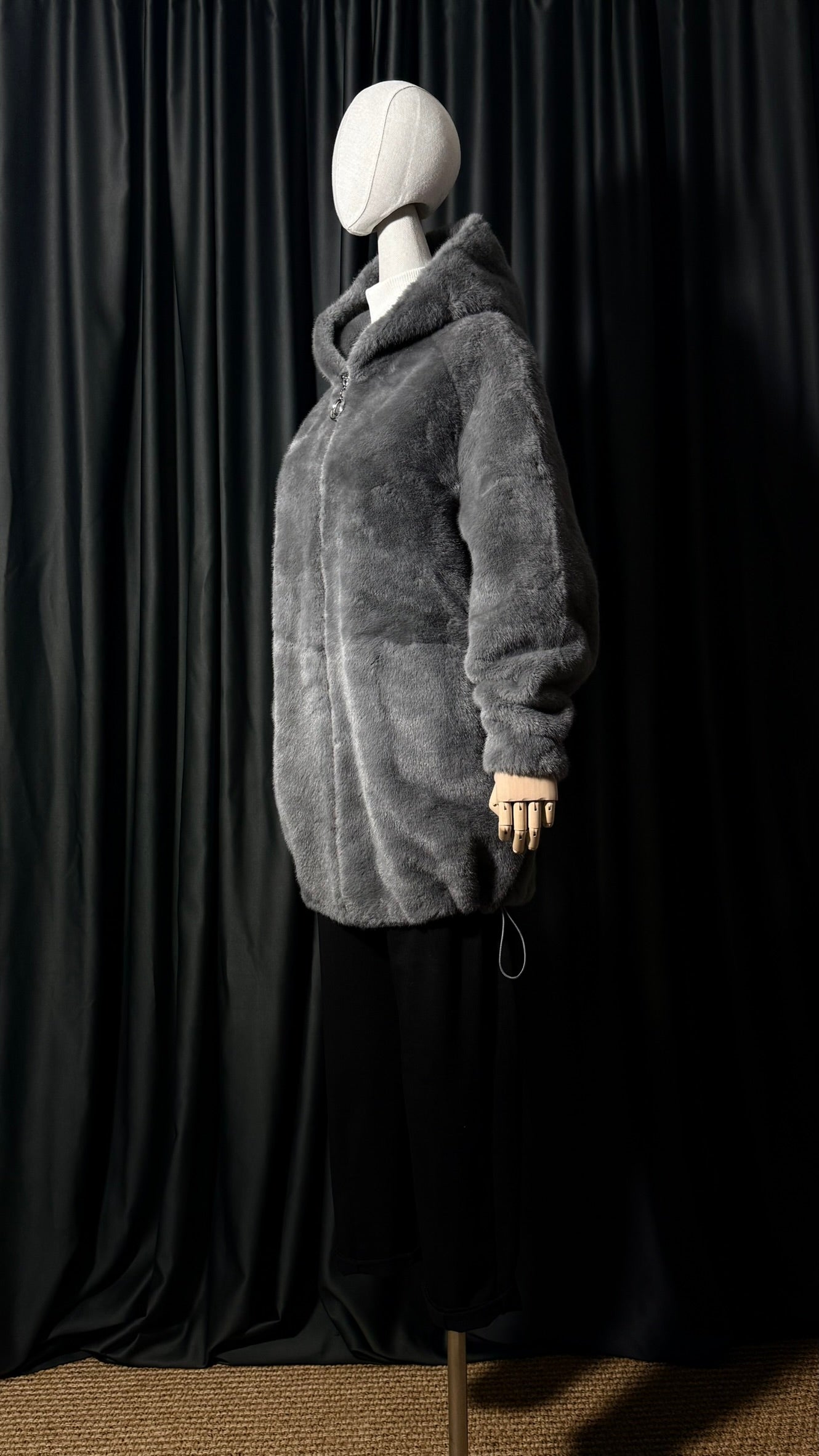 Gri Kapüşonlu Kürk Mont