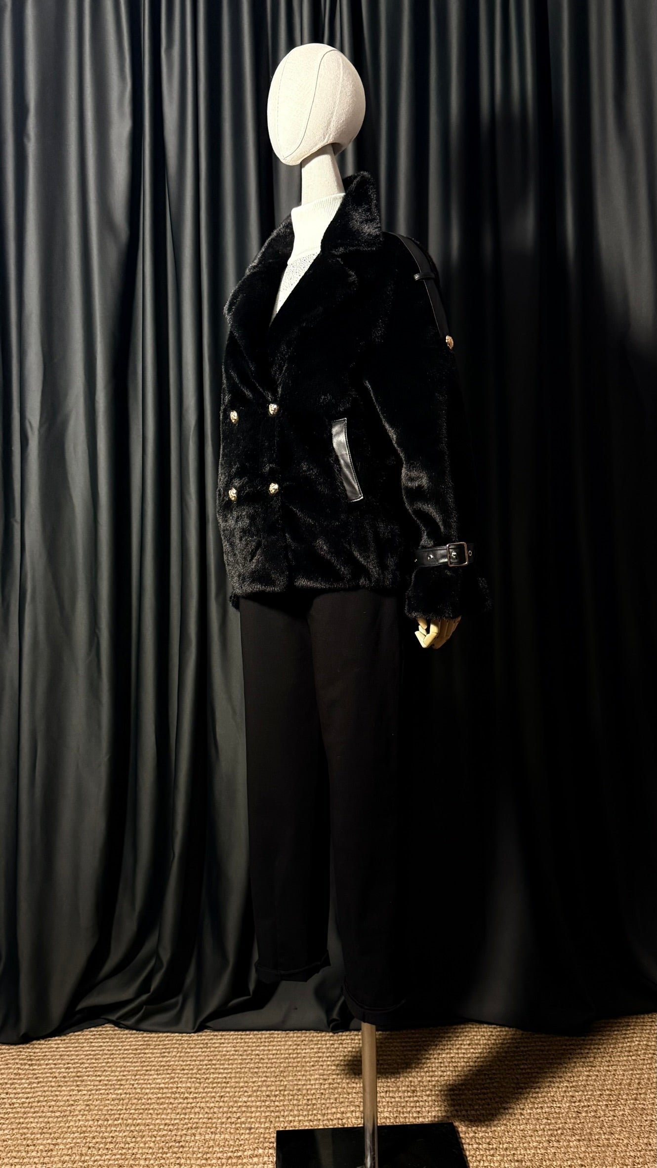 Siyah Gold Düğmeli Kürk Ceket