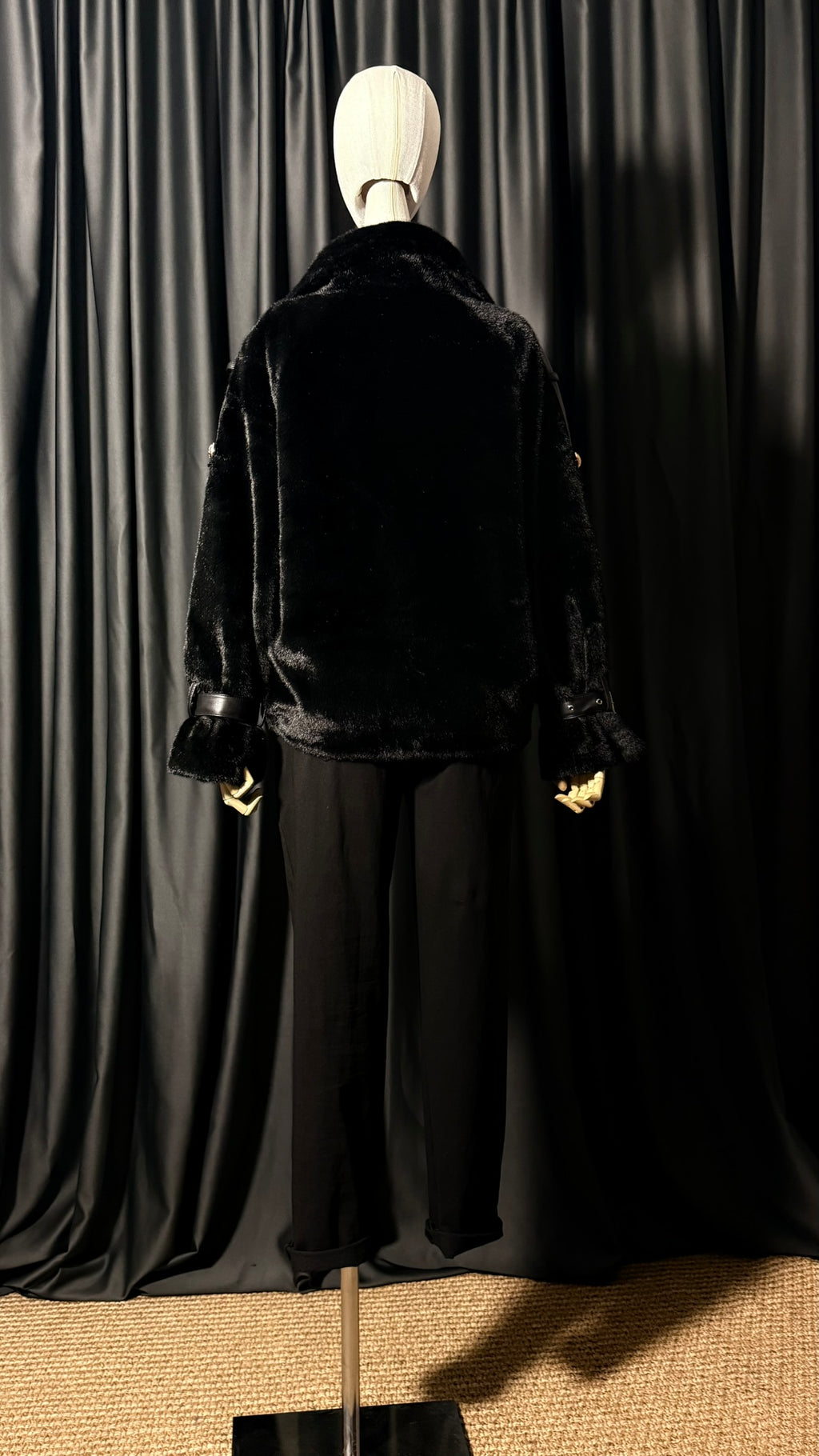 Siyah Gold Düğmeli Kürk Ceket