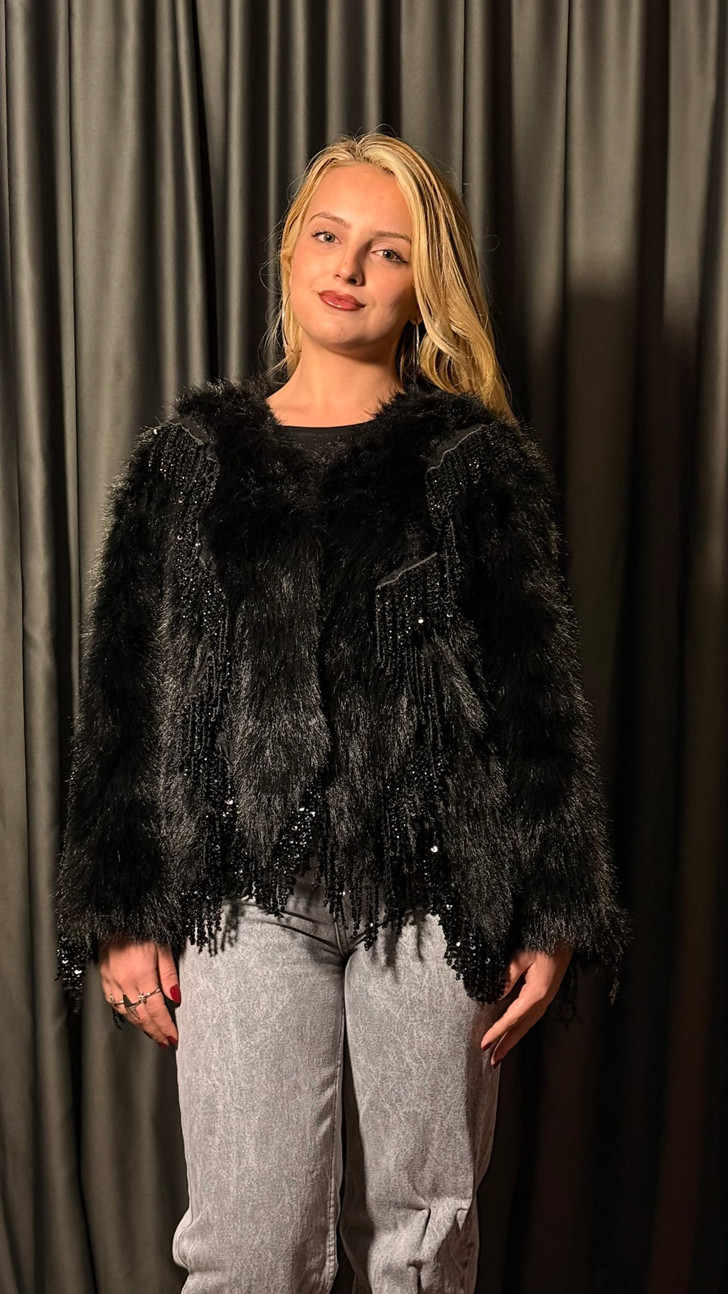 Taş Detaylı Tasarım Kürk