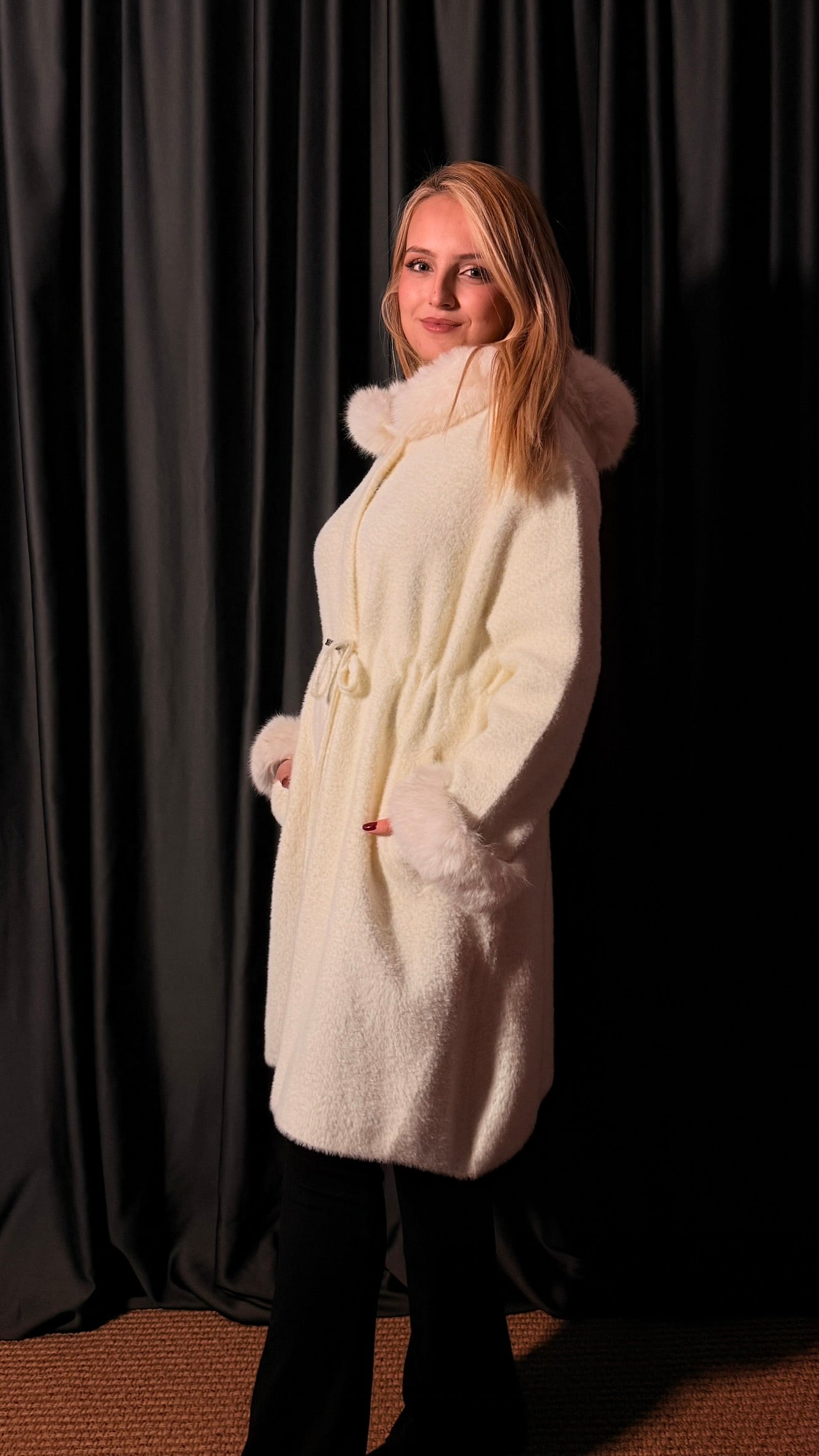 KAPİŞONLU ANGORA HIRKA