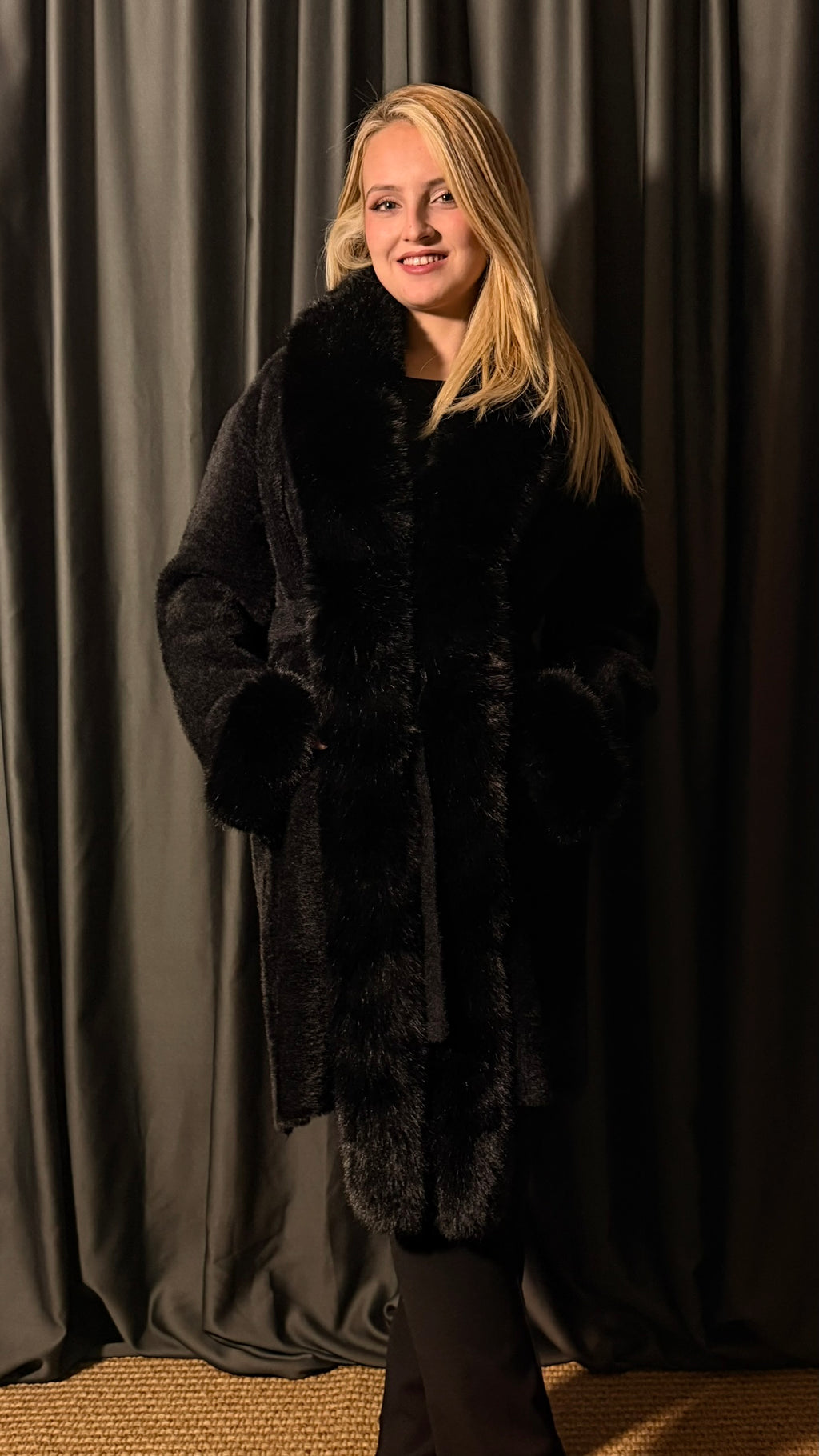 ANGORA HIRKA/KABAN