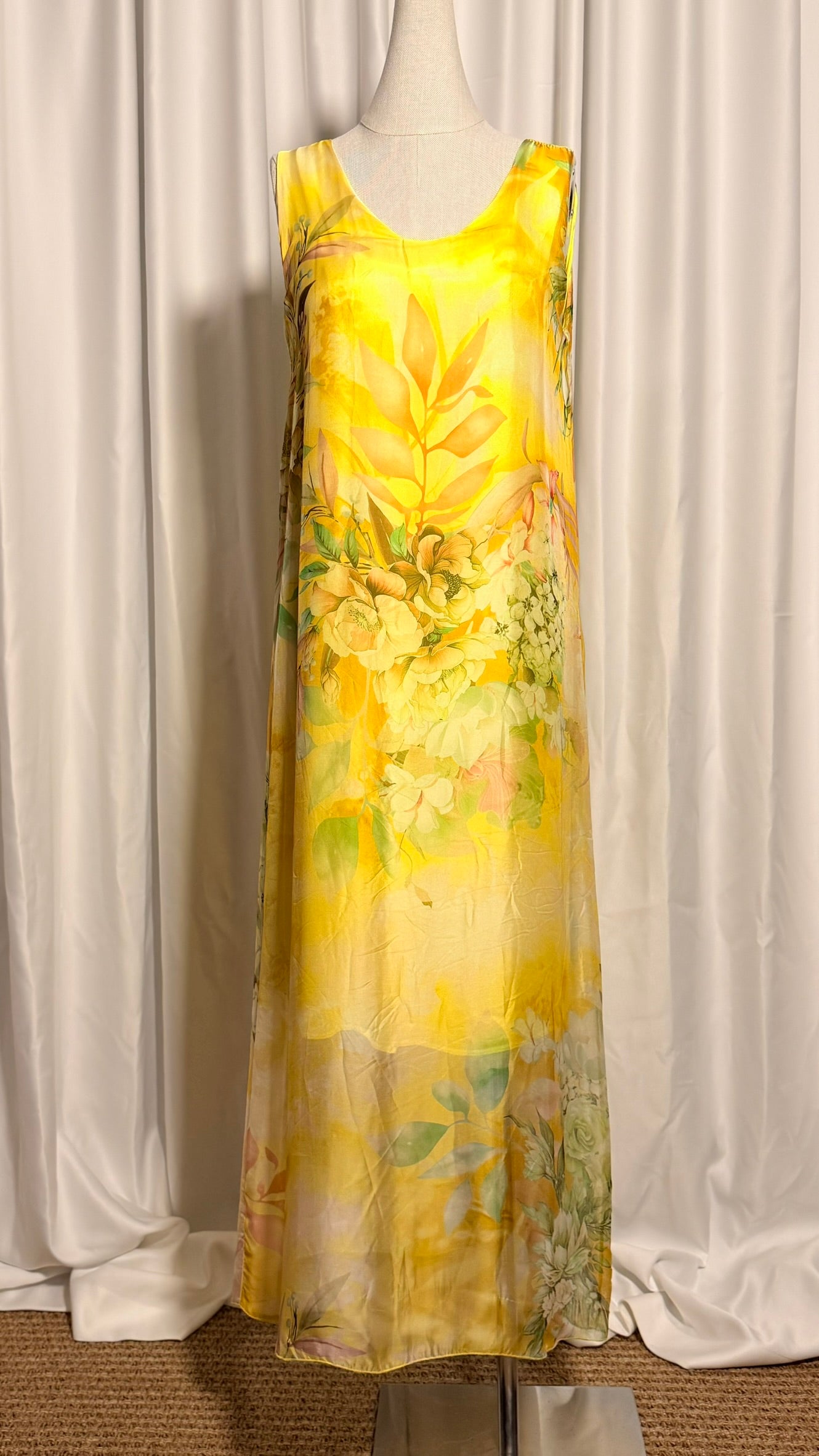 Limon Sarı Çiçek Desenli İpek Elbise – Kolsuz, Maxi