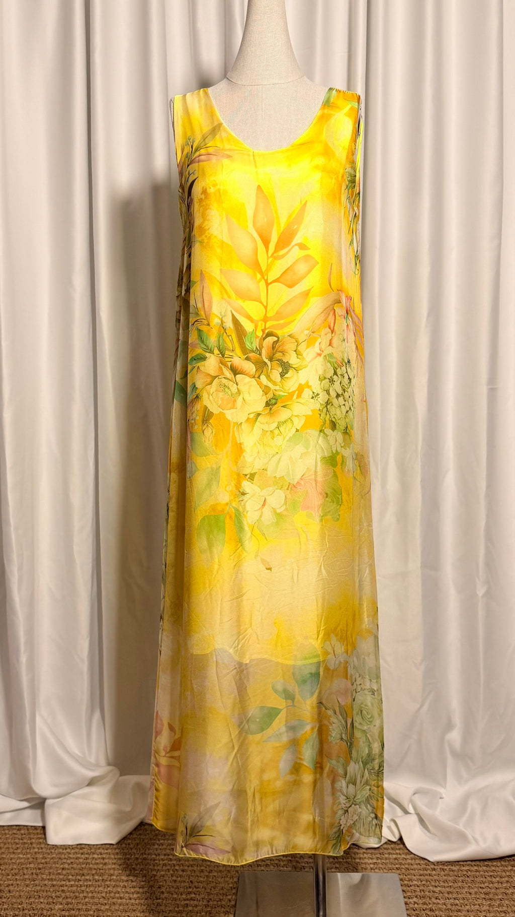 Limon Sarı Çiçek Desenli İpek Elbise – Kolsuz, Maxi