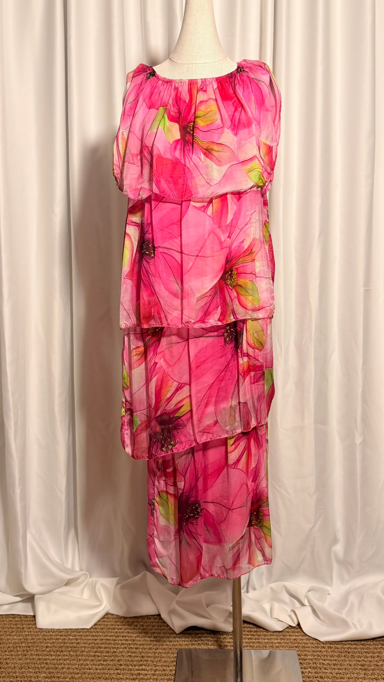 Fușya Büyük Çiçek Desenli İpek Elbise – Kat Kat İpek Elbise