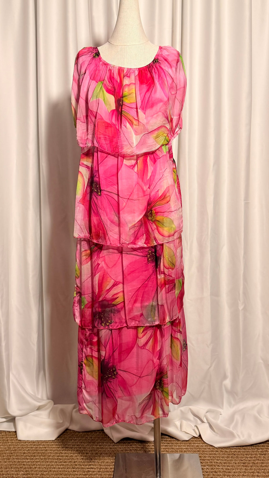 Fușya Büyük Çiçek Desenli İpek Elbise – Kat Kat İpek Elbise