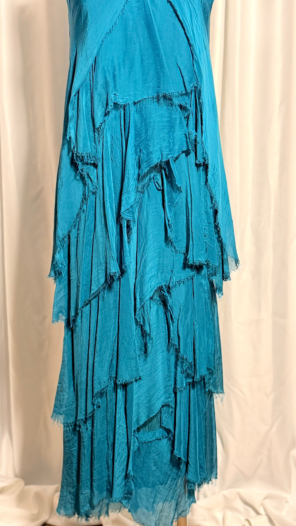 Petrol Mavi Katmanlı İpek Elbise – V Yaka, Asimetrik